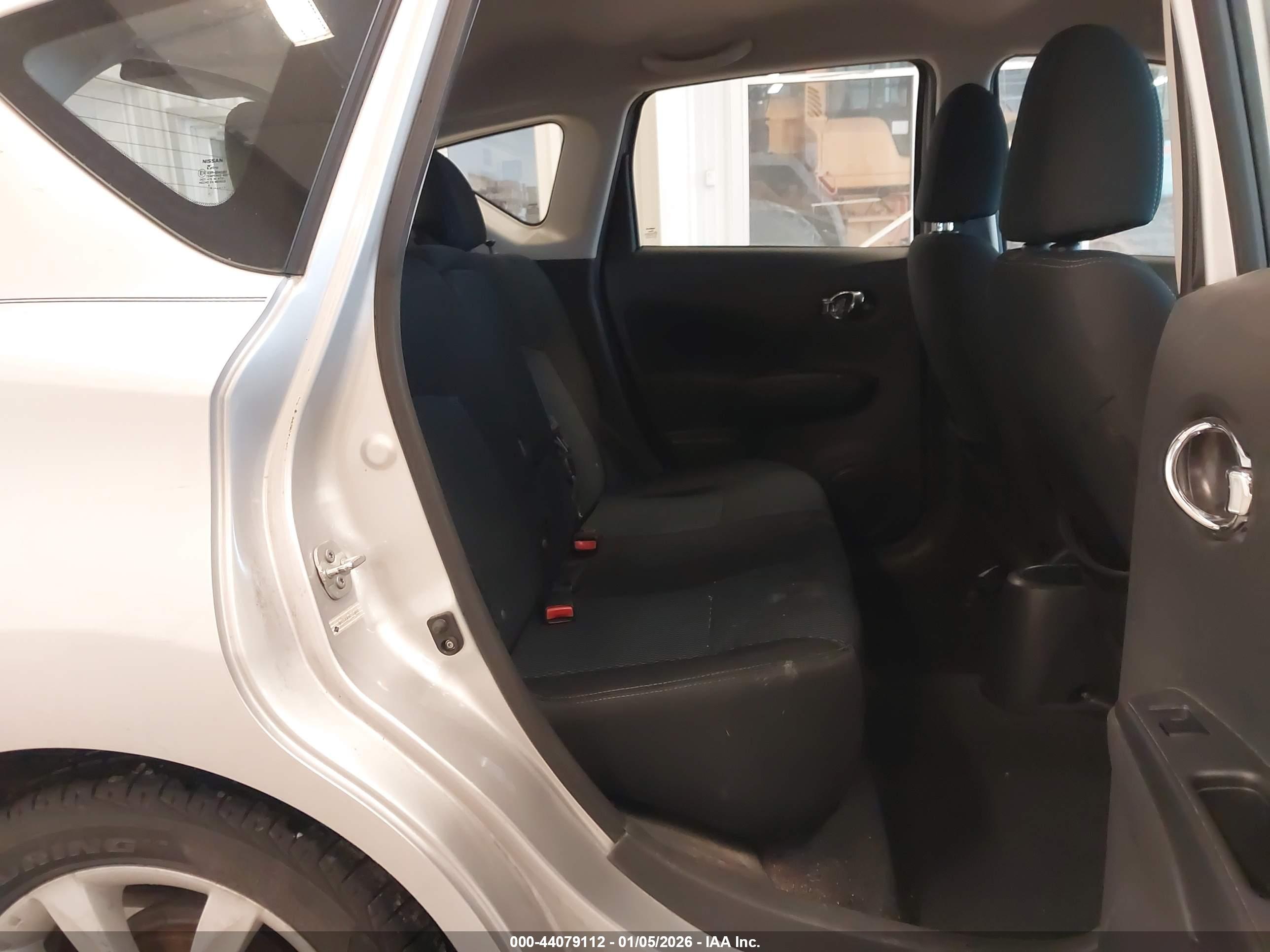 NISSAN VERSA image 8