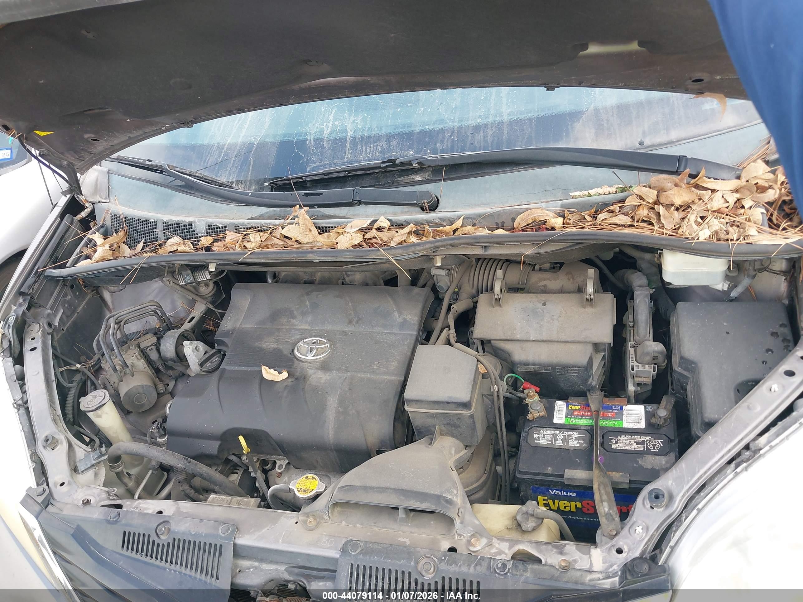 TOYOTA SIENNA image 10