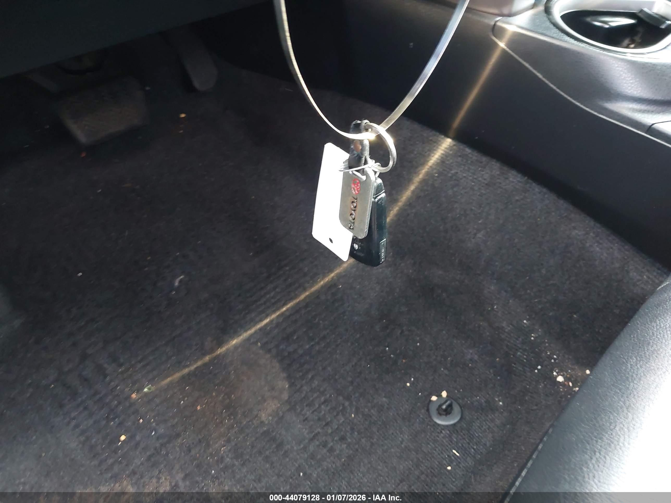 TOYOTA RAV4 image 11