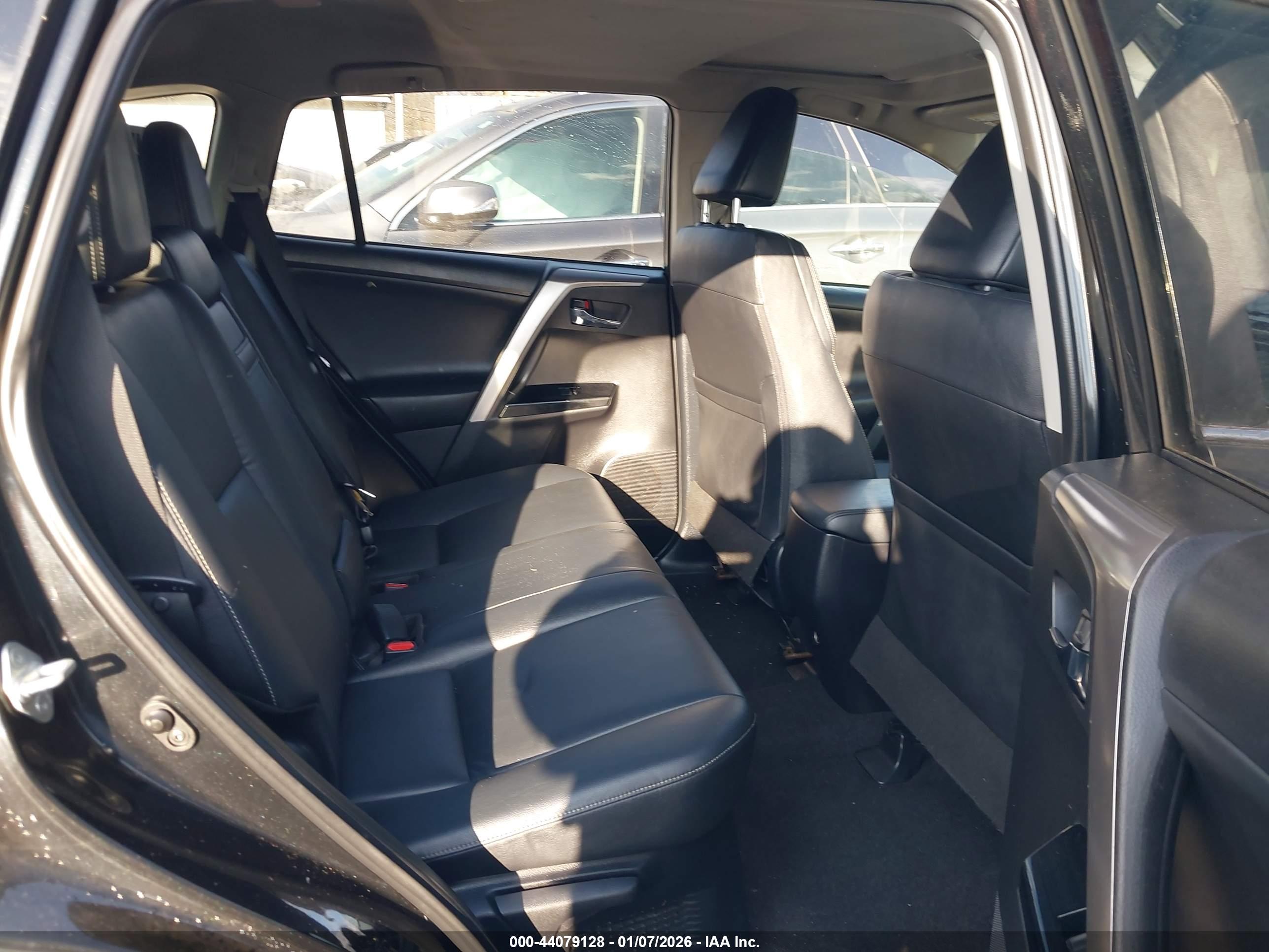 TOYOTA RAV4 image 8