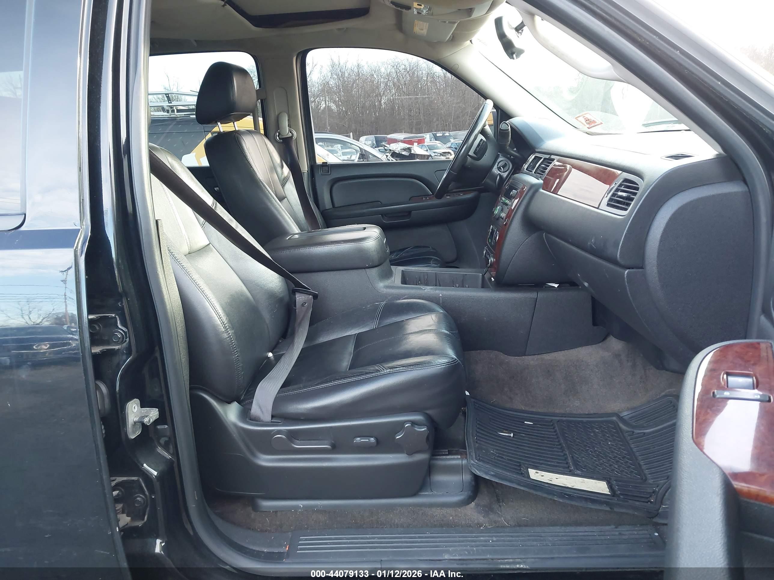 CHEVROLET TAHOE image 5