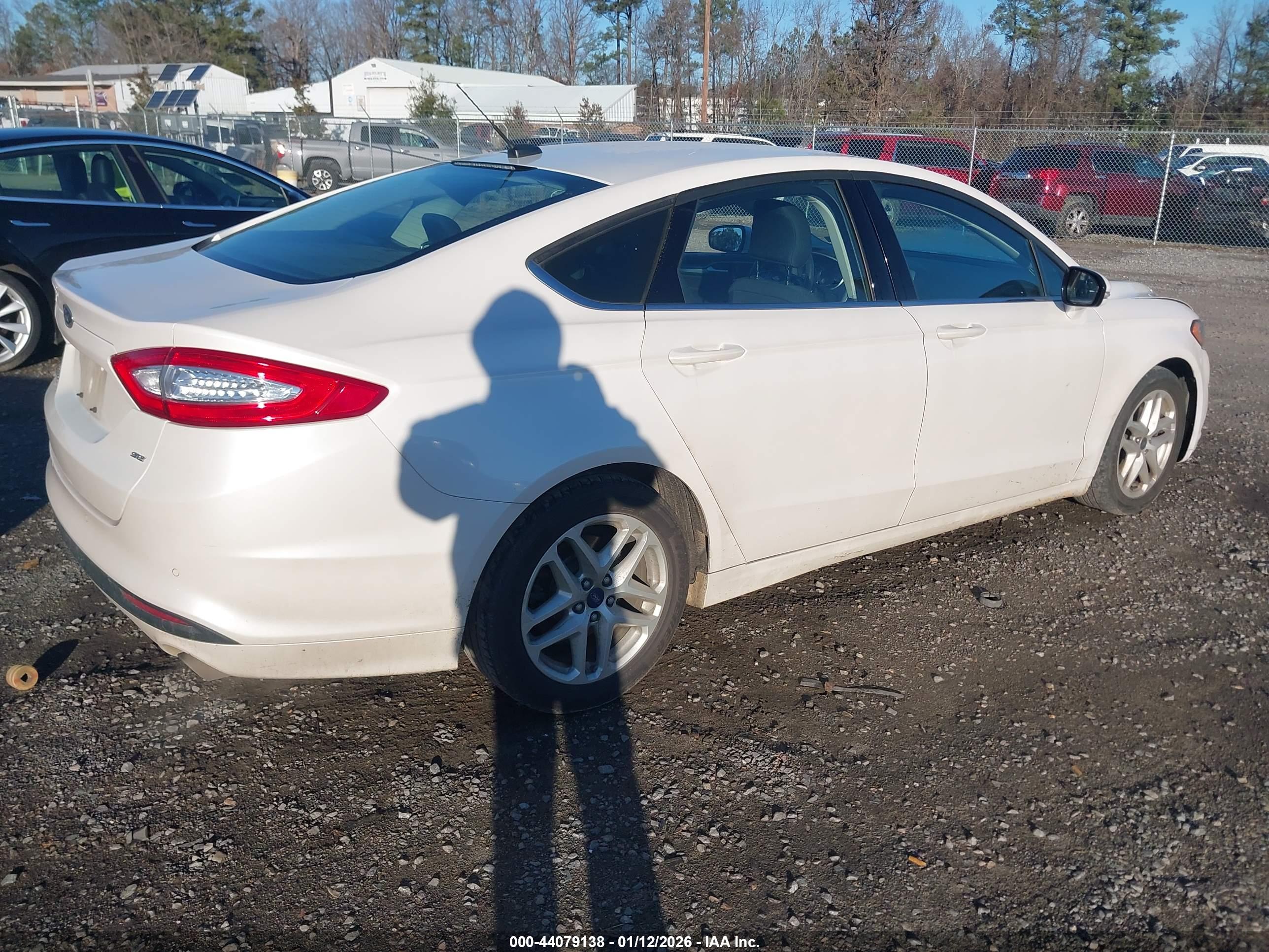 FORD FUSION image 4