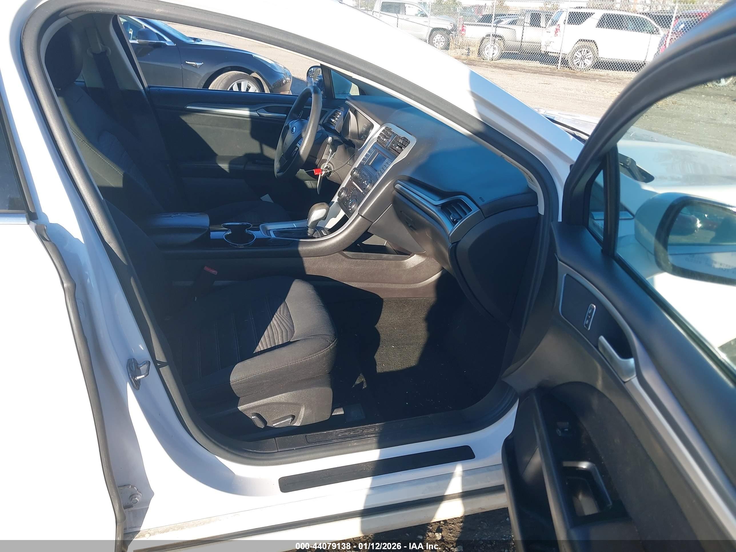 FORD FUSION image 5