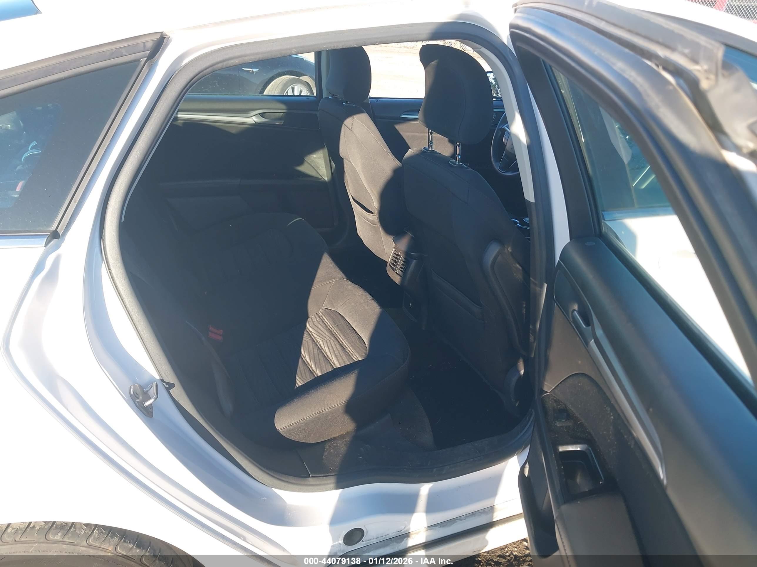 FORD FUSION image 8
