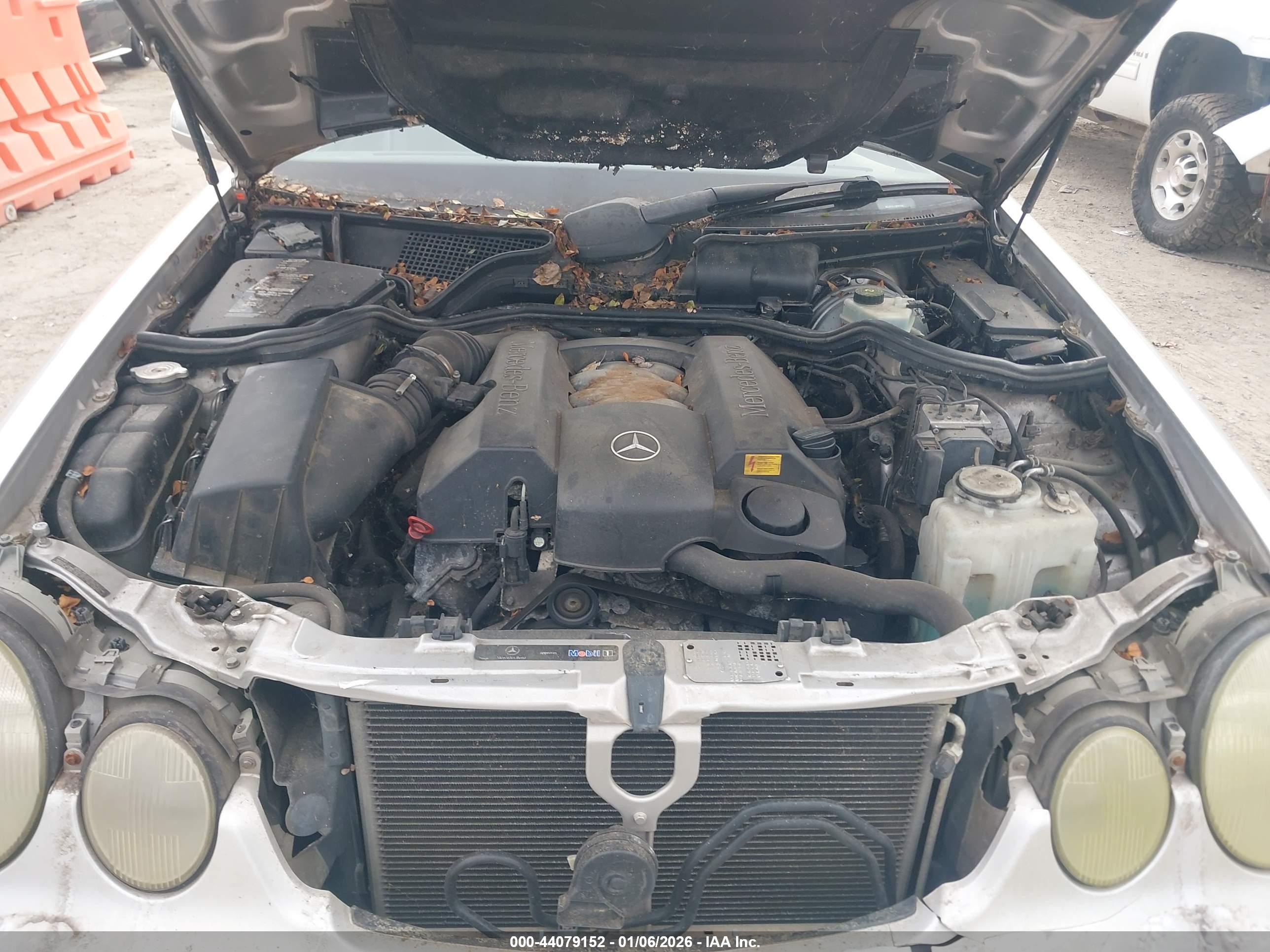MERCEDES-BENZ E image 10