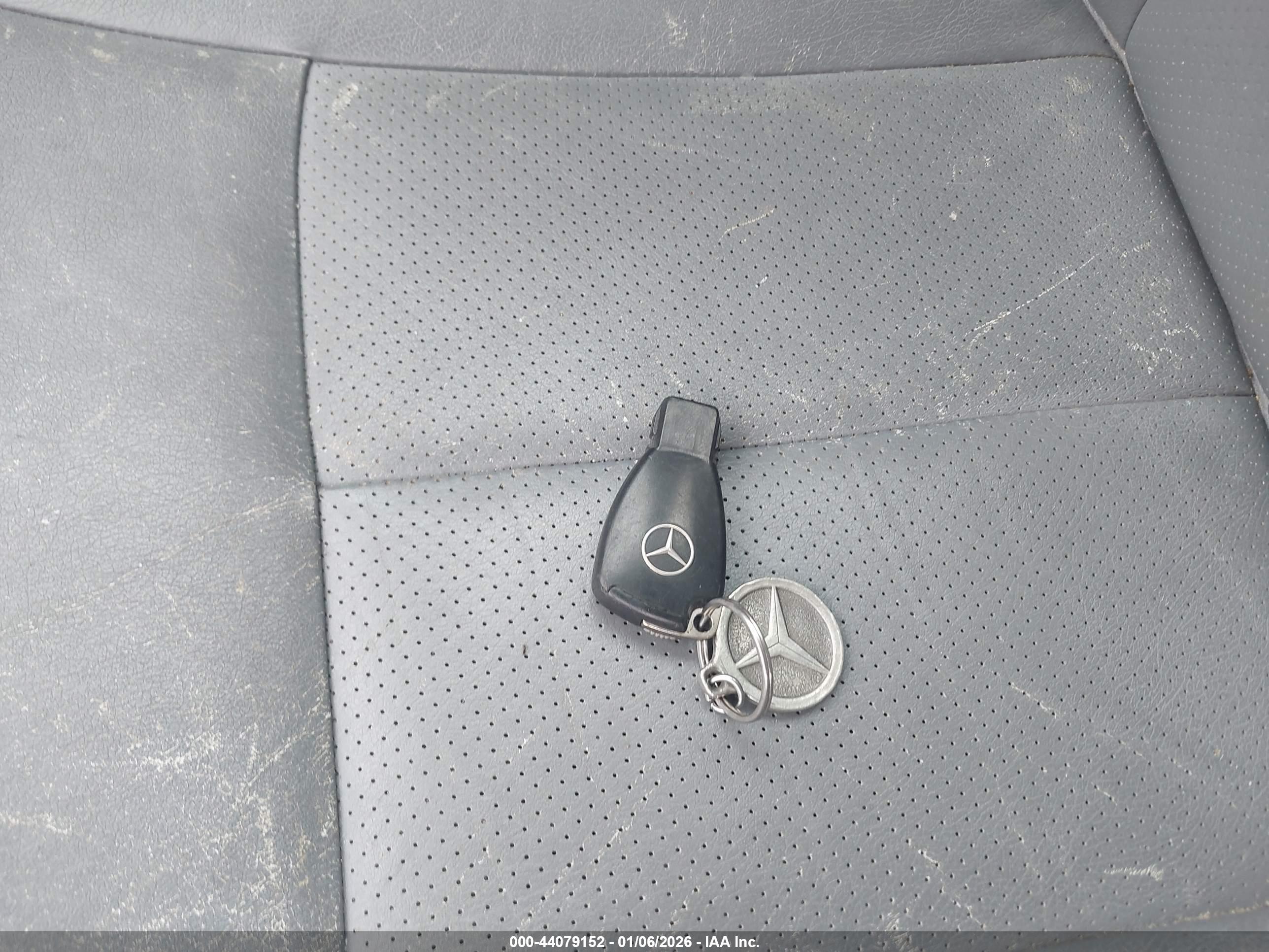 MERCEDES-BENZ E image 11