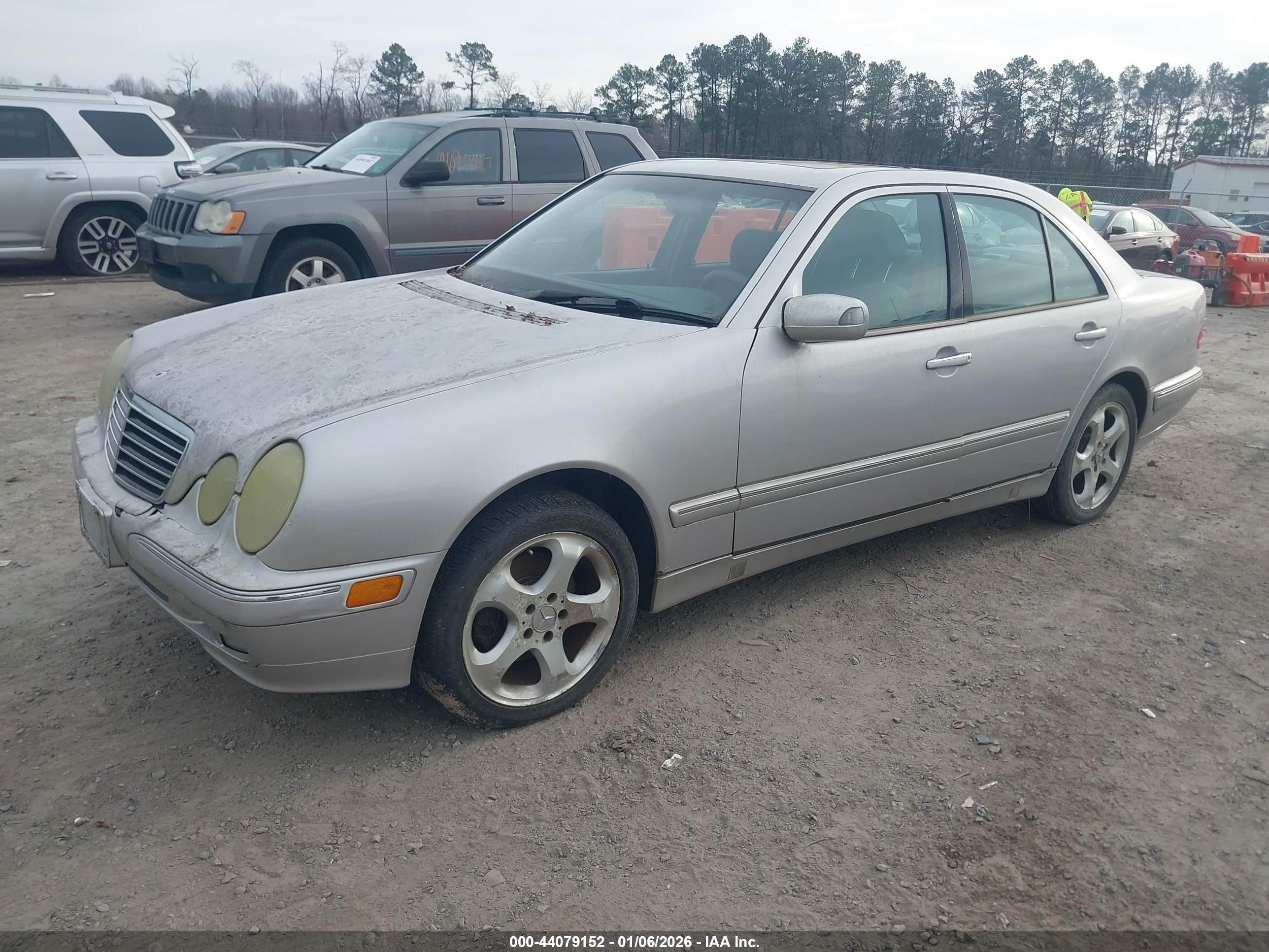 MERCEDES-BENZ E image 2