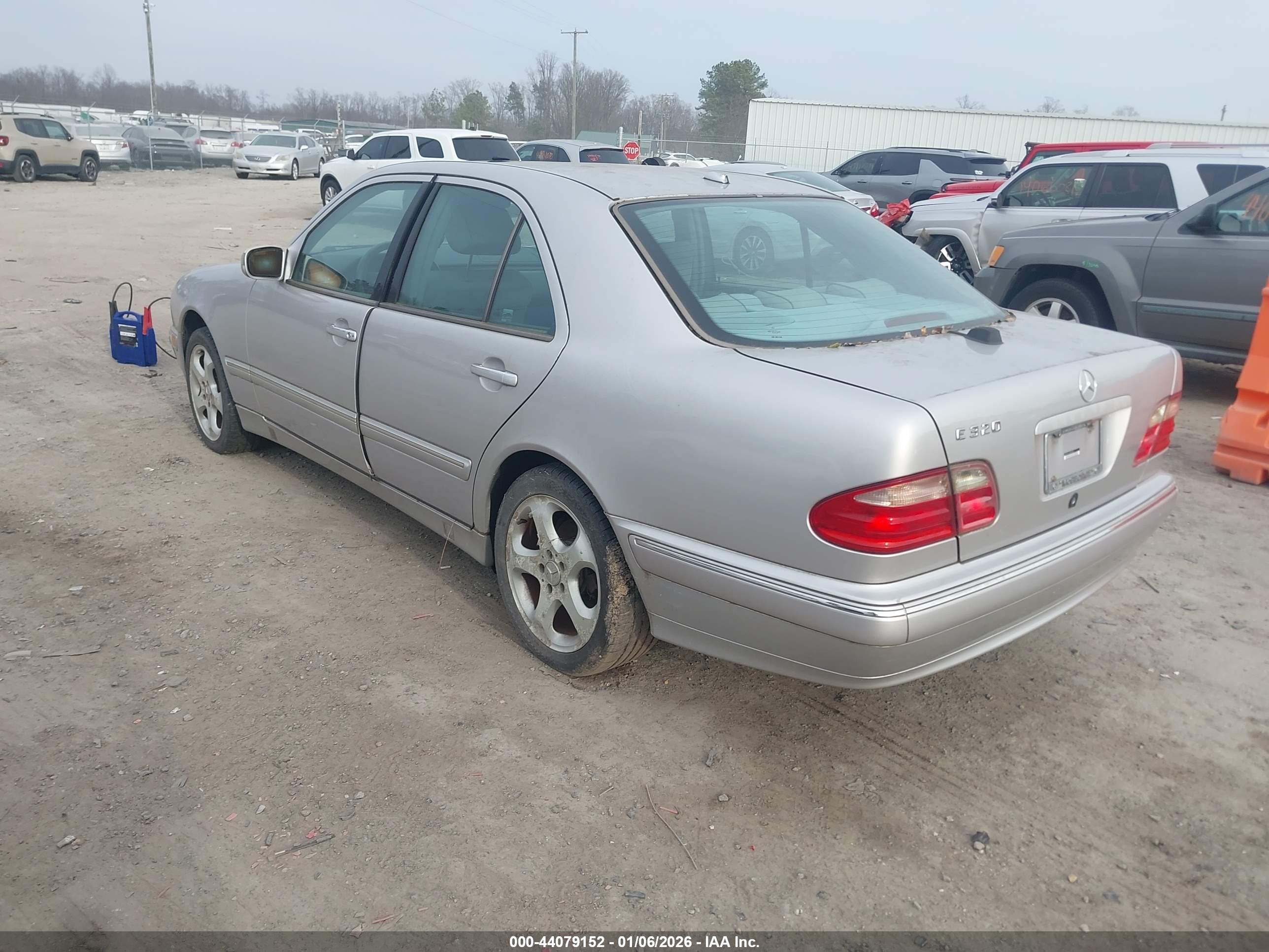 MERCEDES-BENZ E image 3