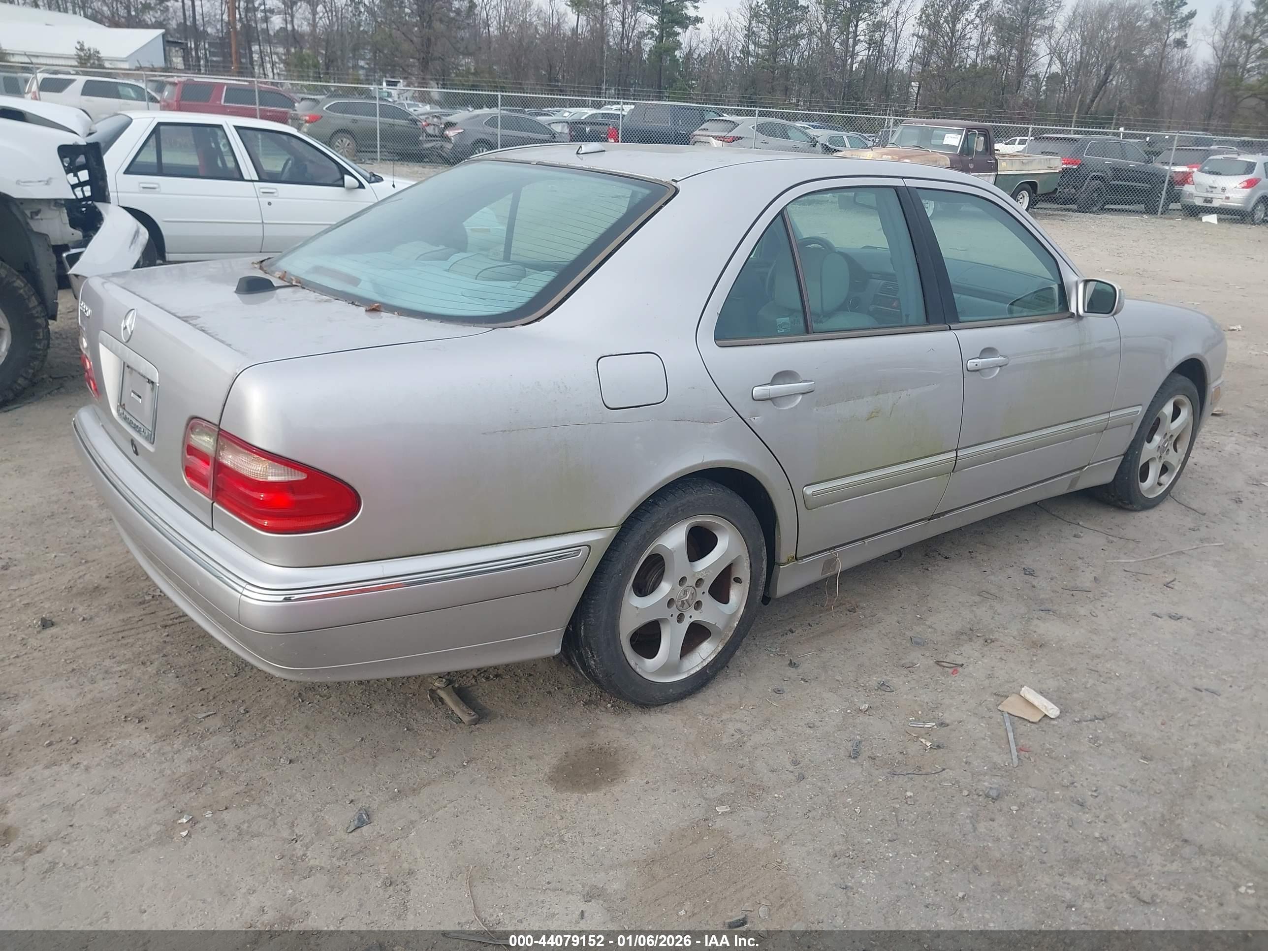 MERCEDES-BENZ E image 4