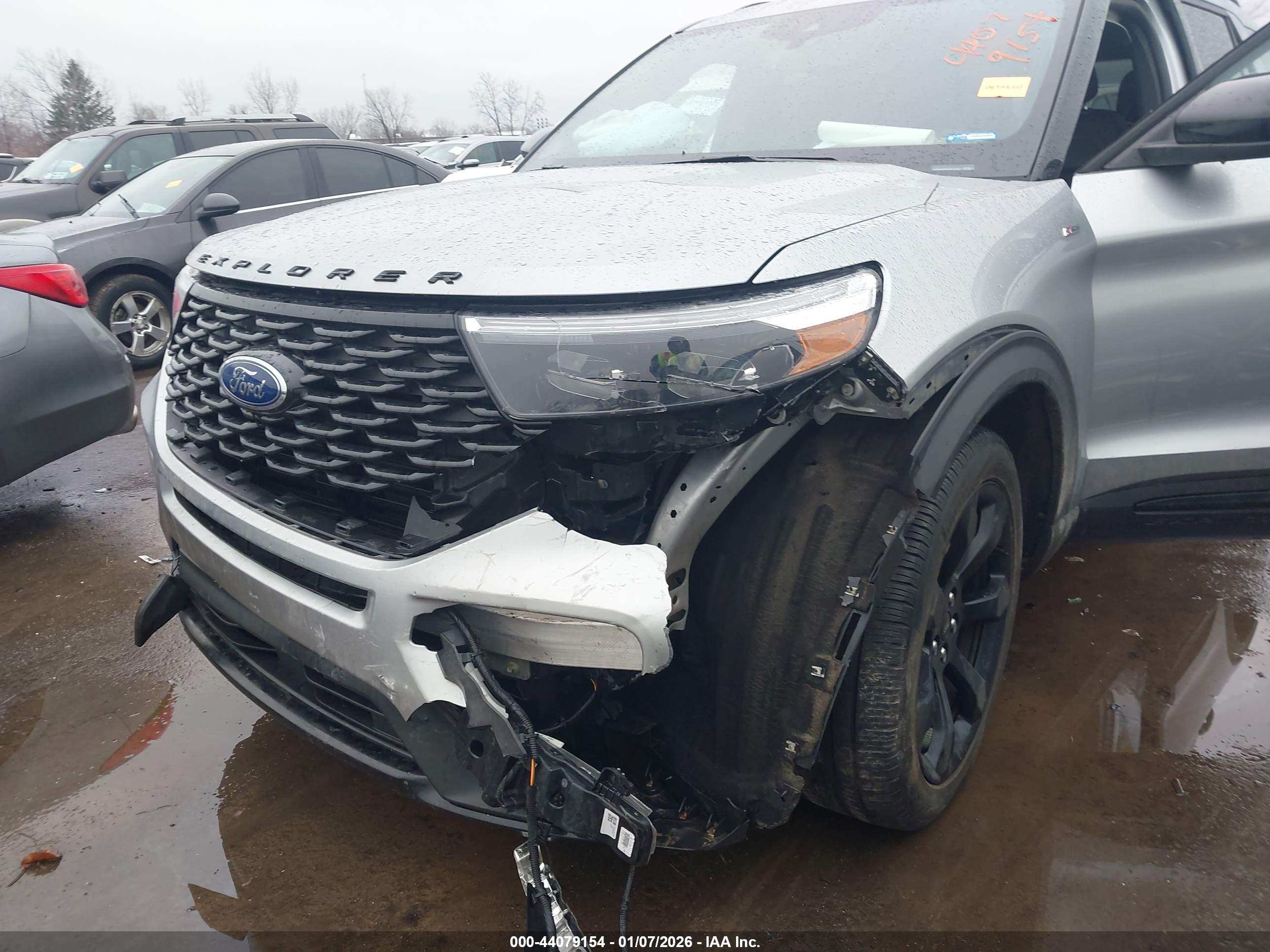 FORD EXPLORER image 6