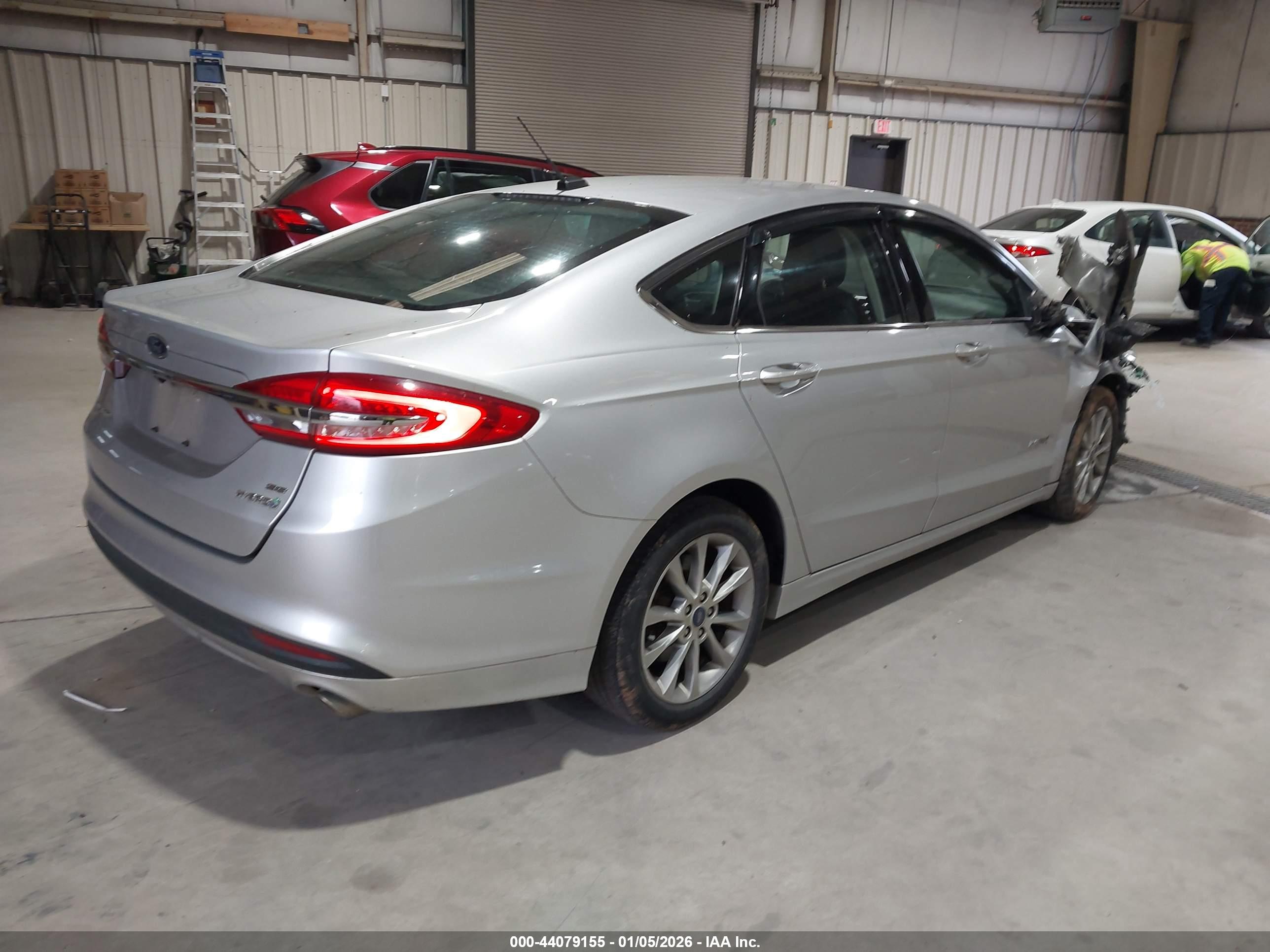 FORD FUSION image 4