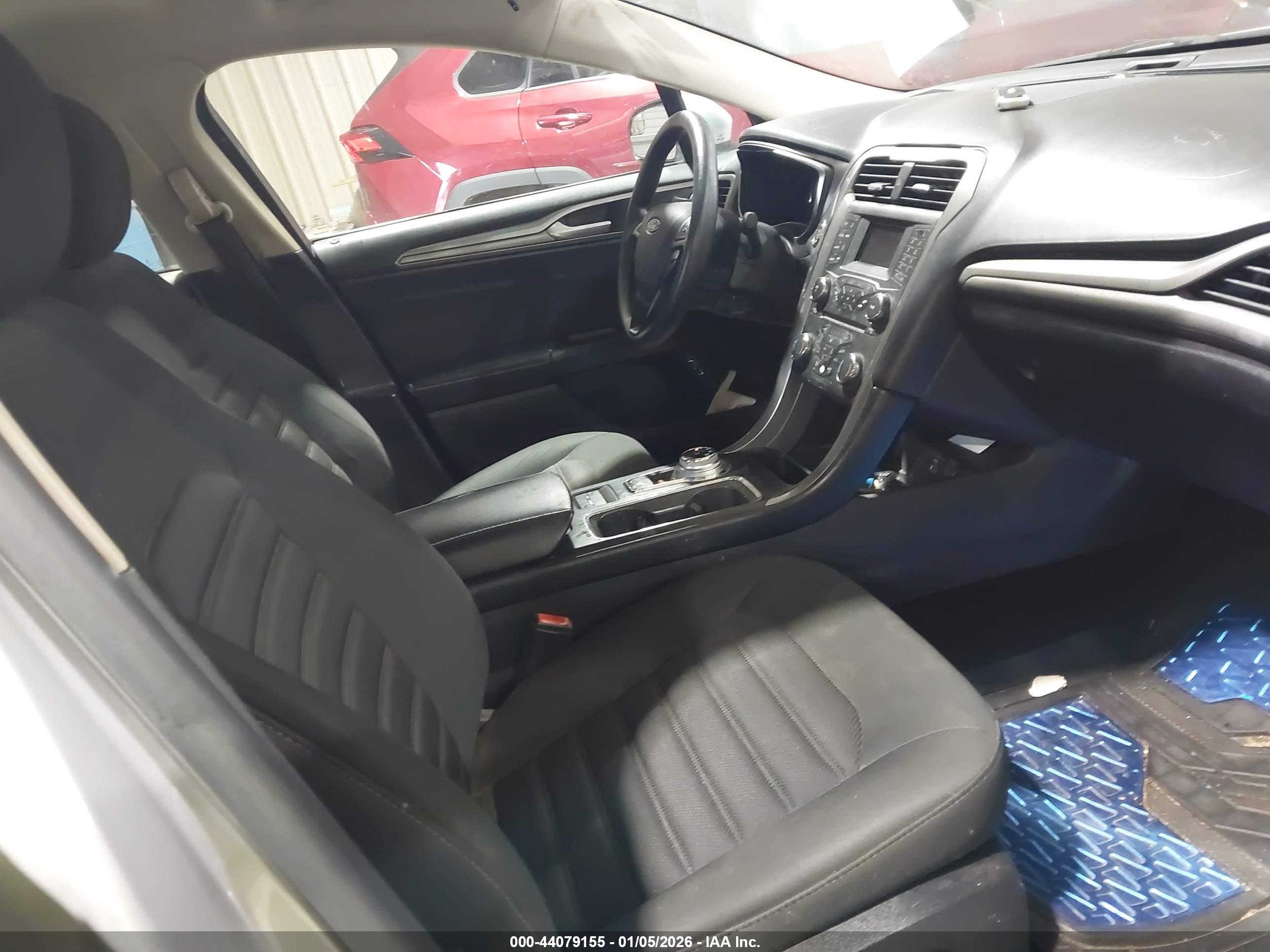 FORD FUSION image 5