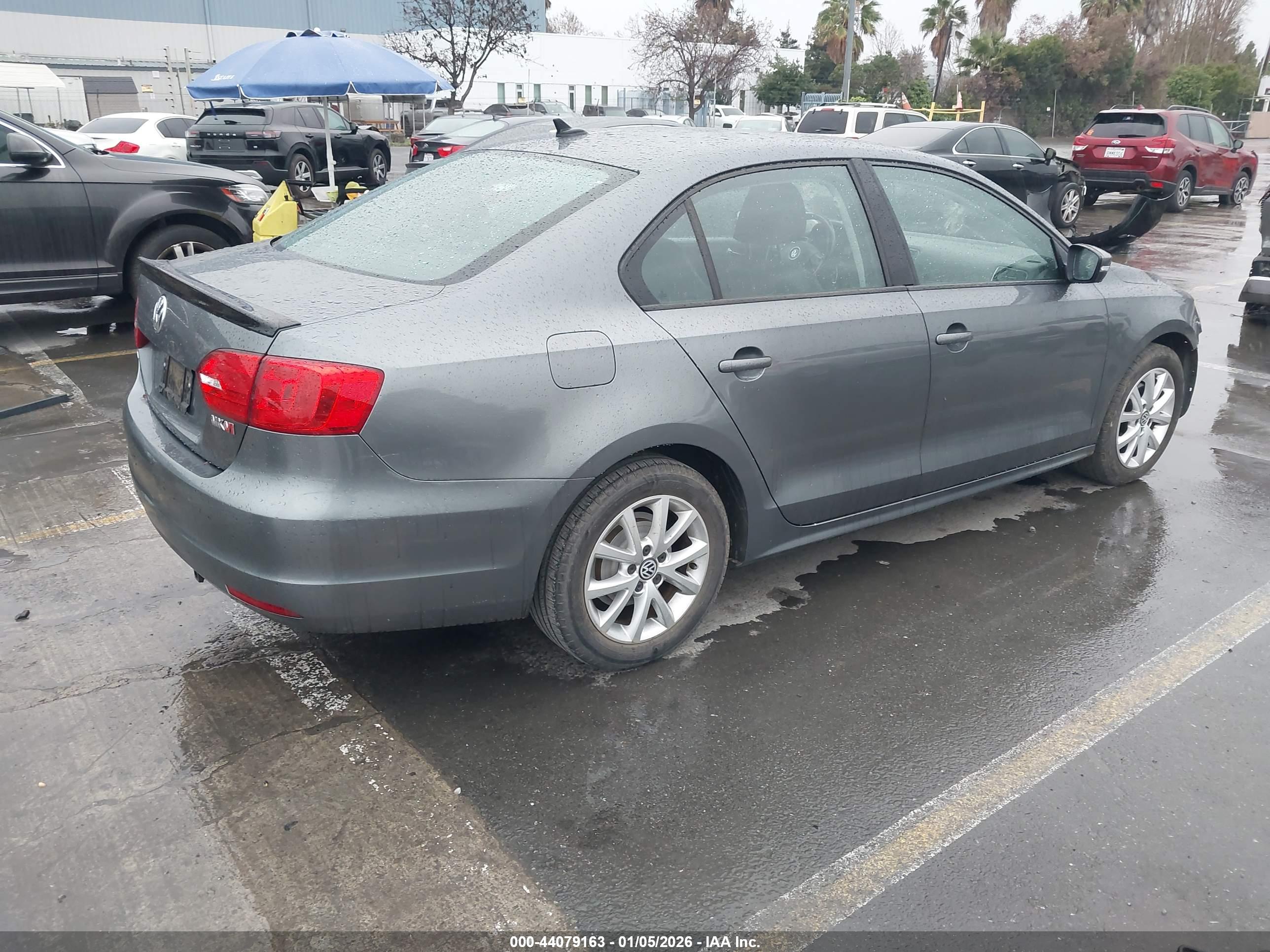 VOLKSWAGEN JETTA image 4