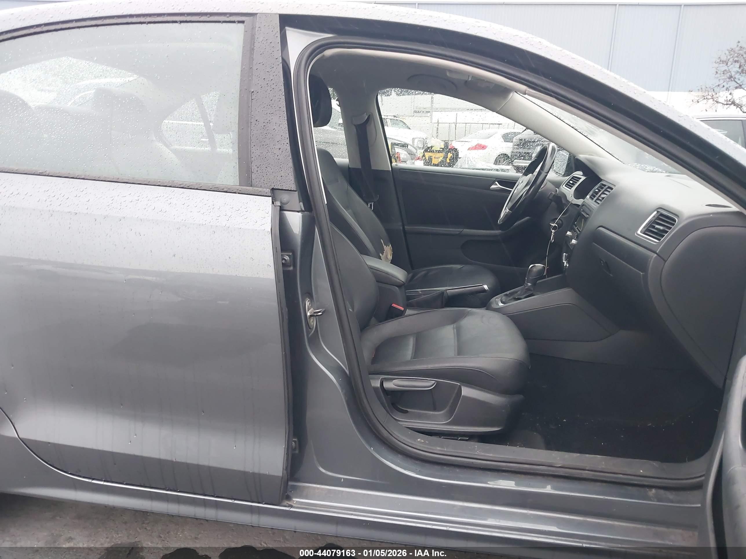 VOLKSWAGEN JETTA image 5