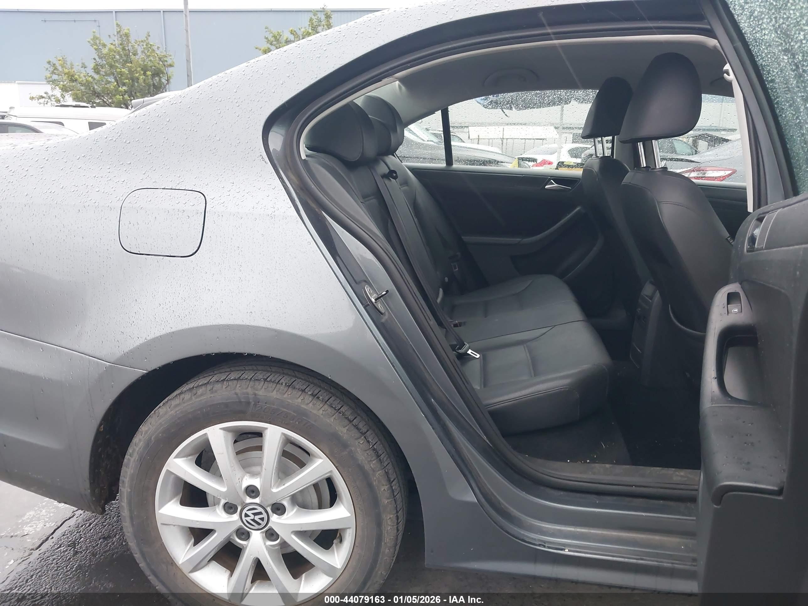 VOLKSWAGEN JETTA image 8
