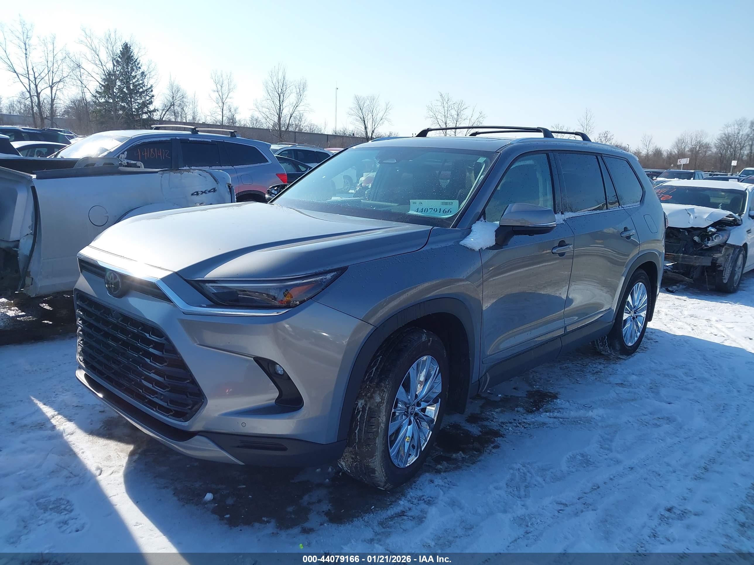 TOYOTA GRAND image 2