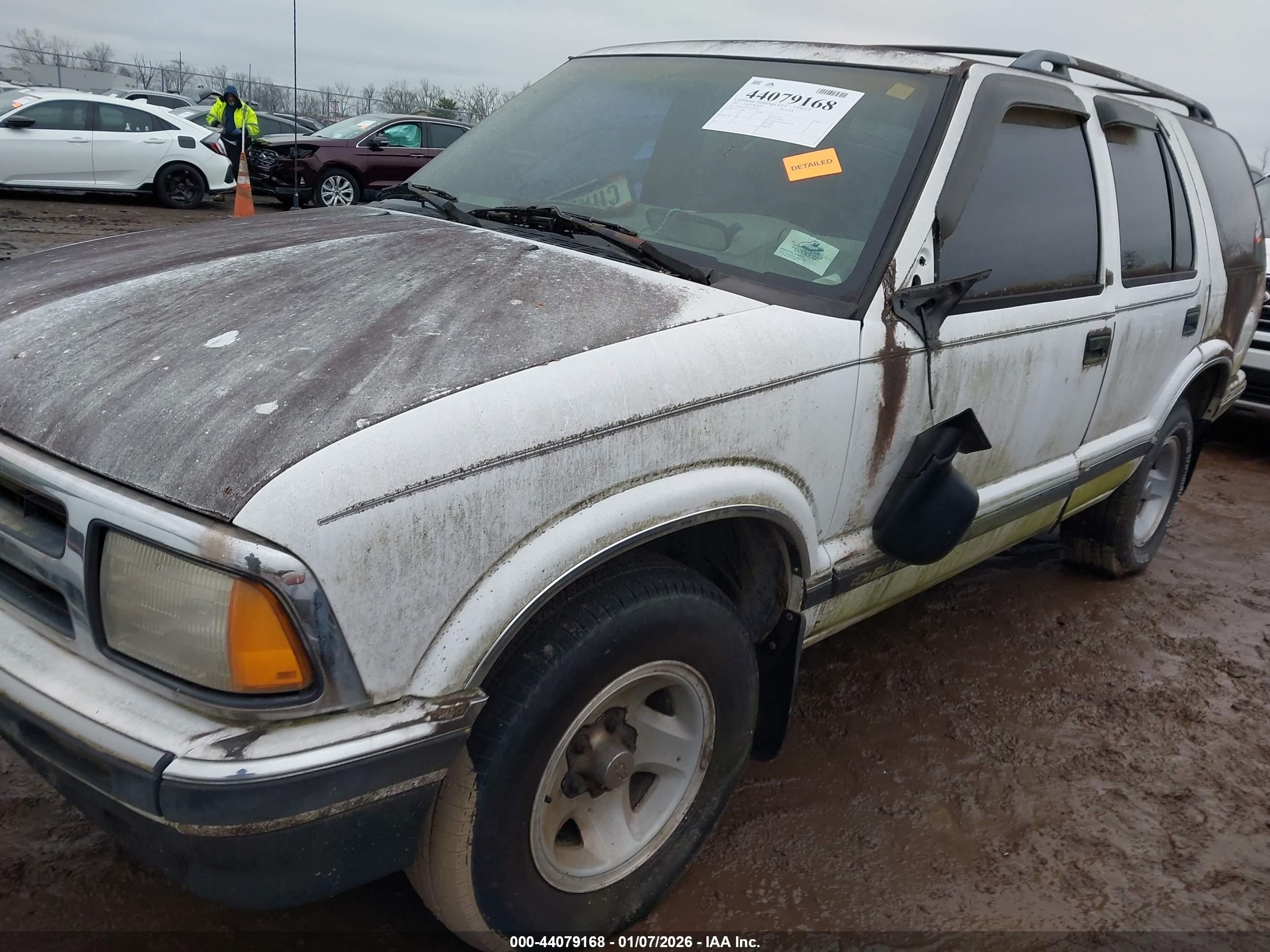 CHEVROLET BLAZER image 2