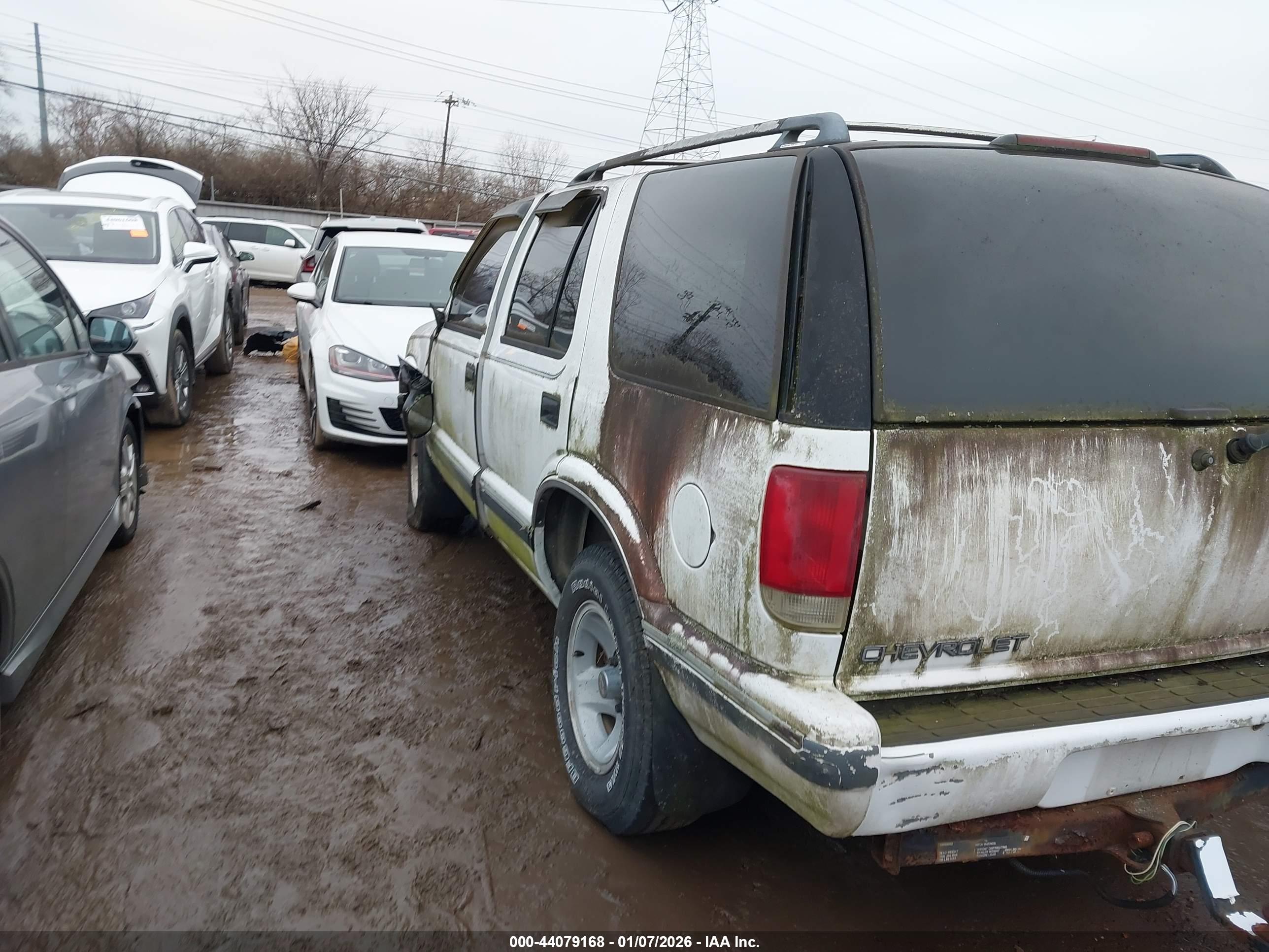 CHEVROLET BLAZER image 3
