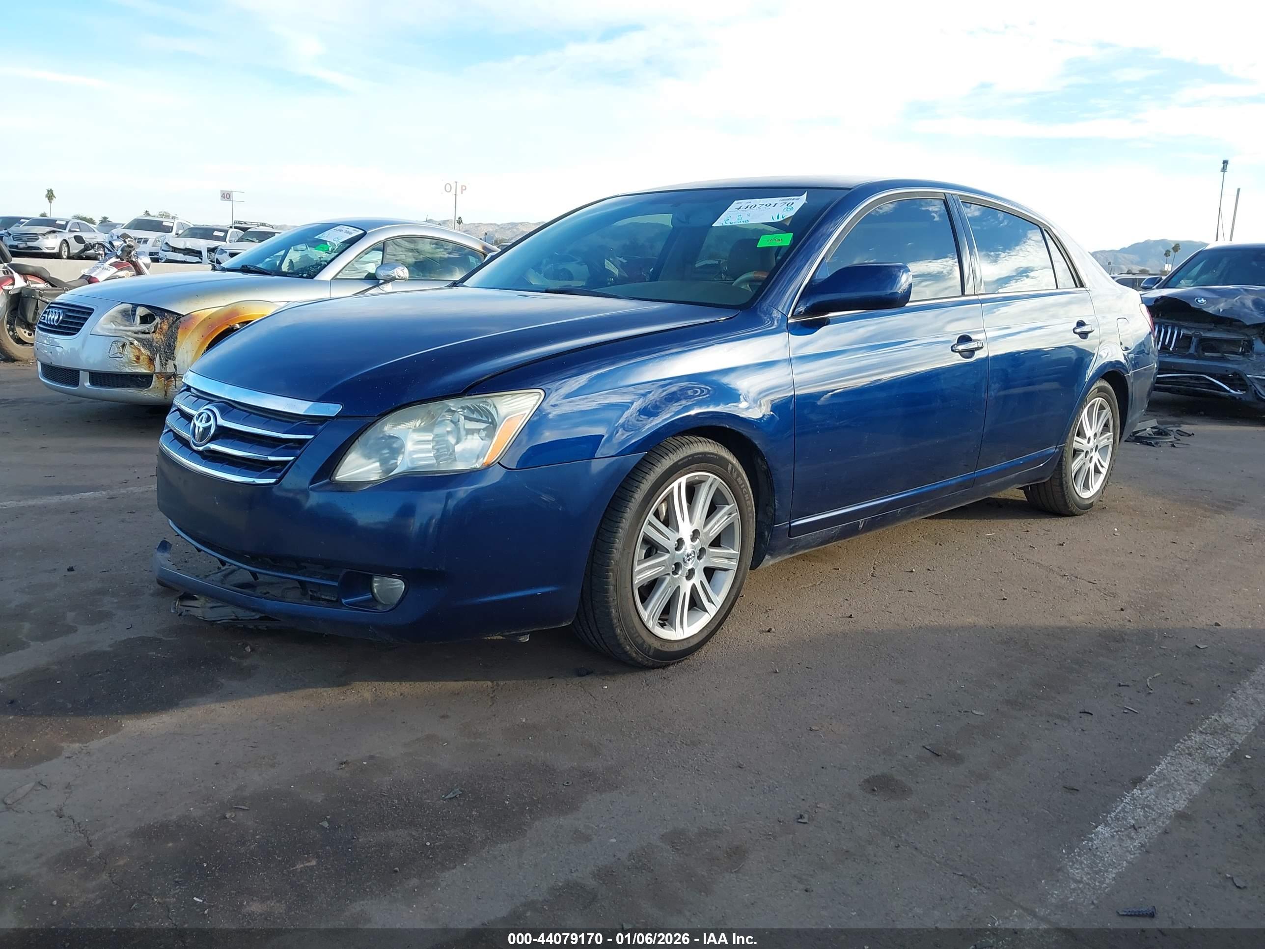 TOYOTA AVALON image 2
