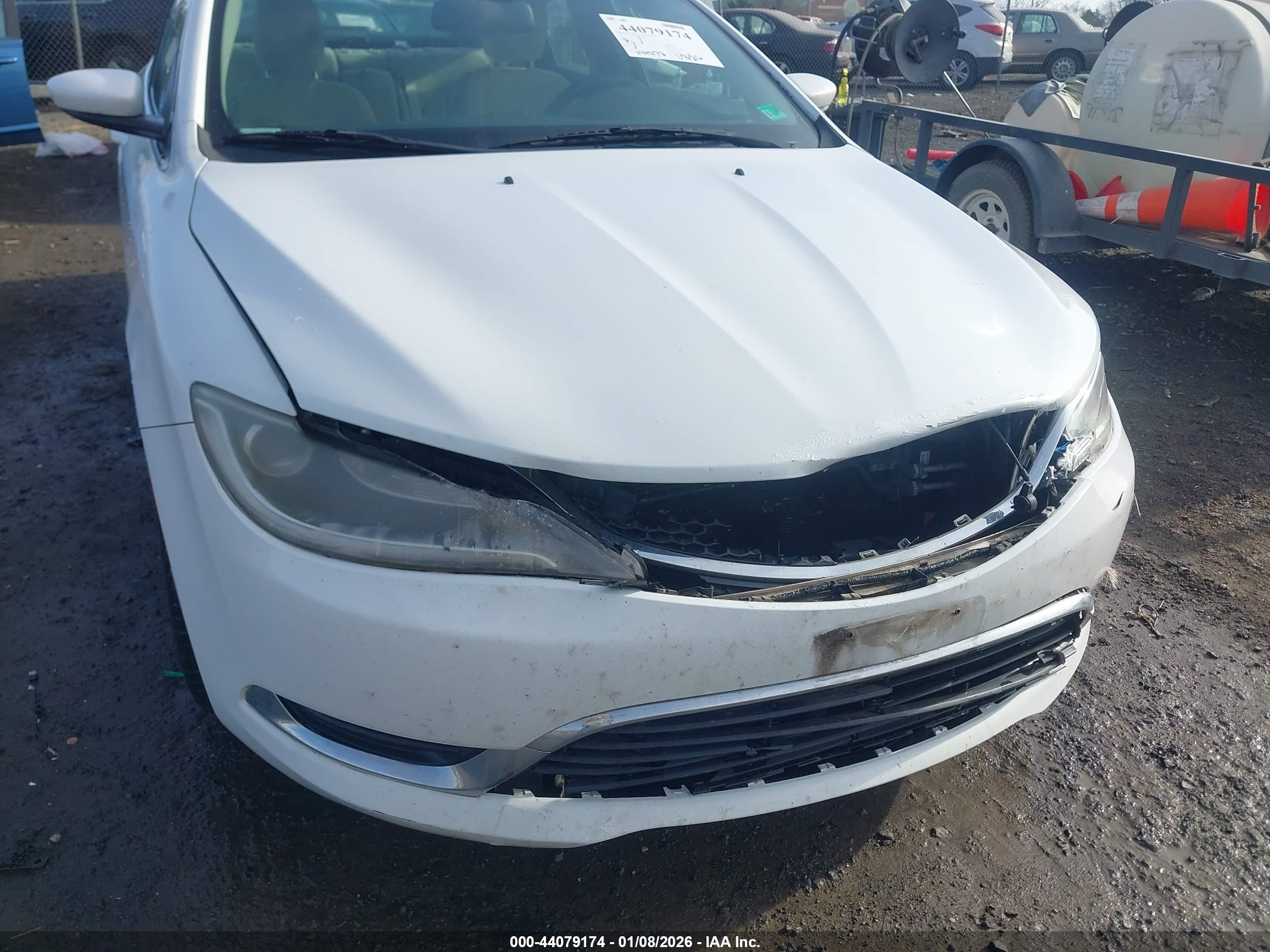 CHRYSLER 200 image 6