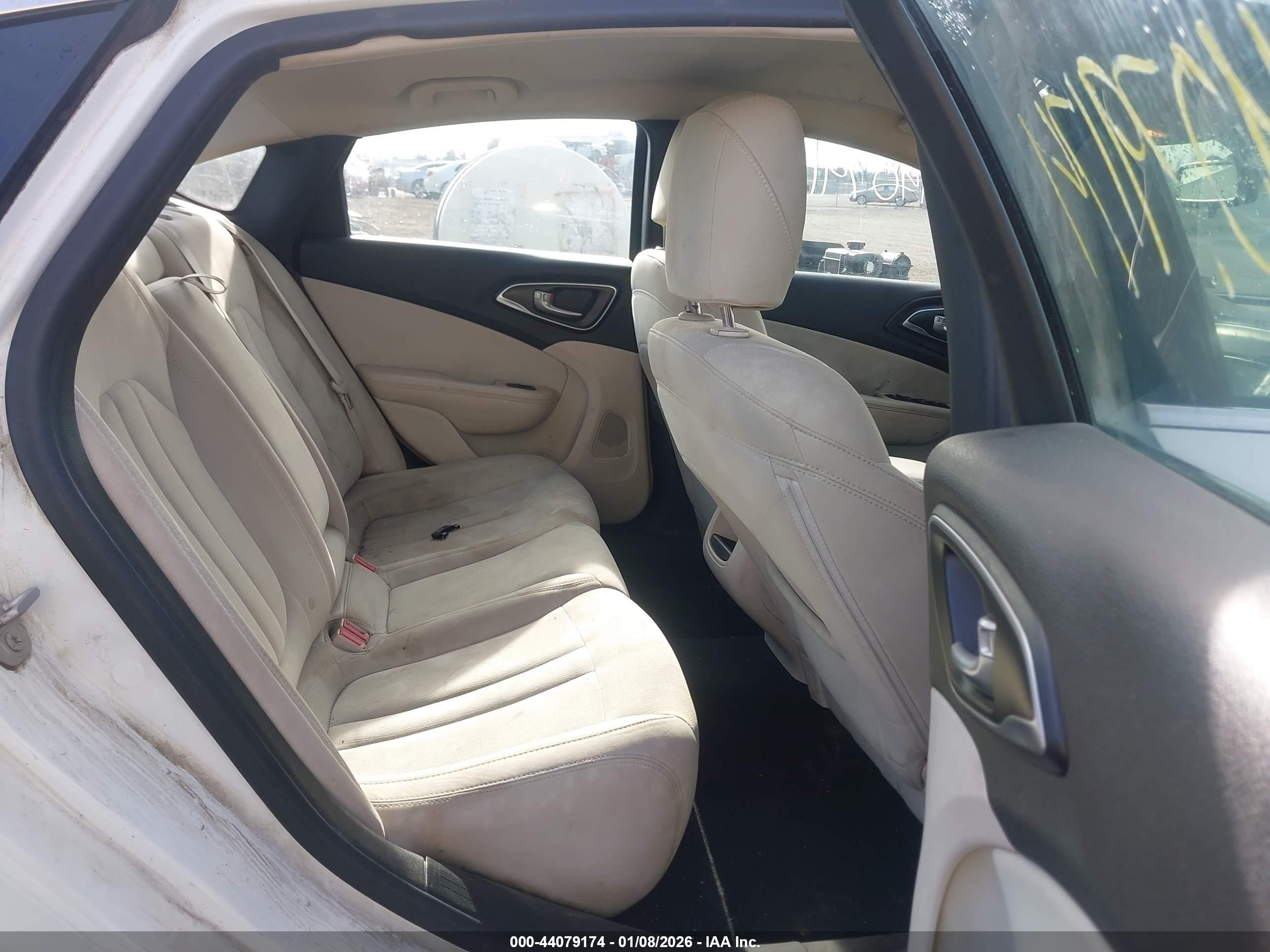 CHRYSLER 200 image 8