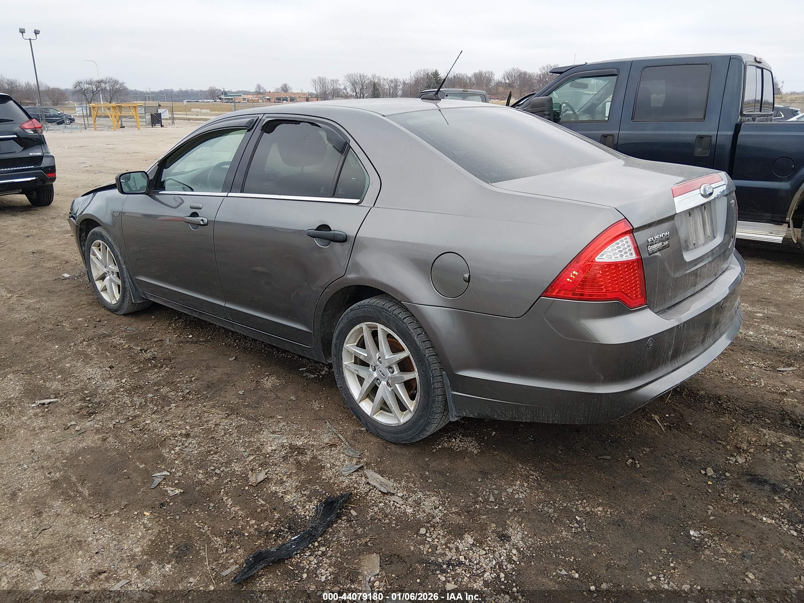 FORD FUSION image 3