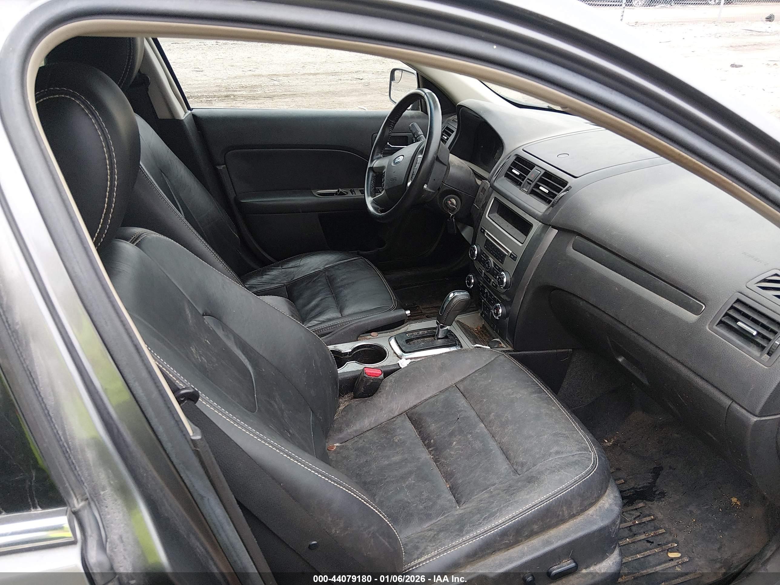 FORD FUSION image 5
