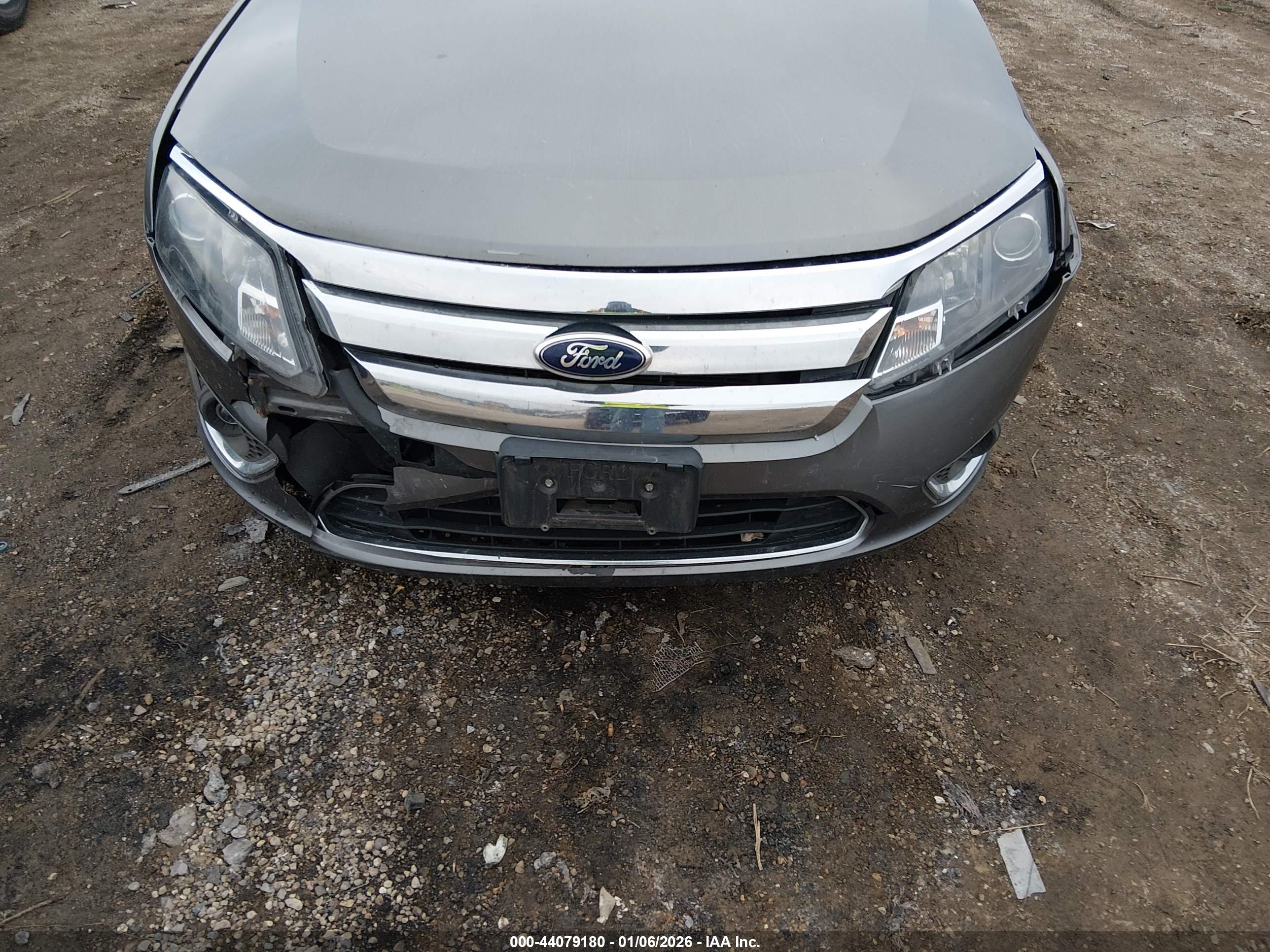 FORD FUSION image 6