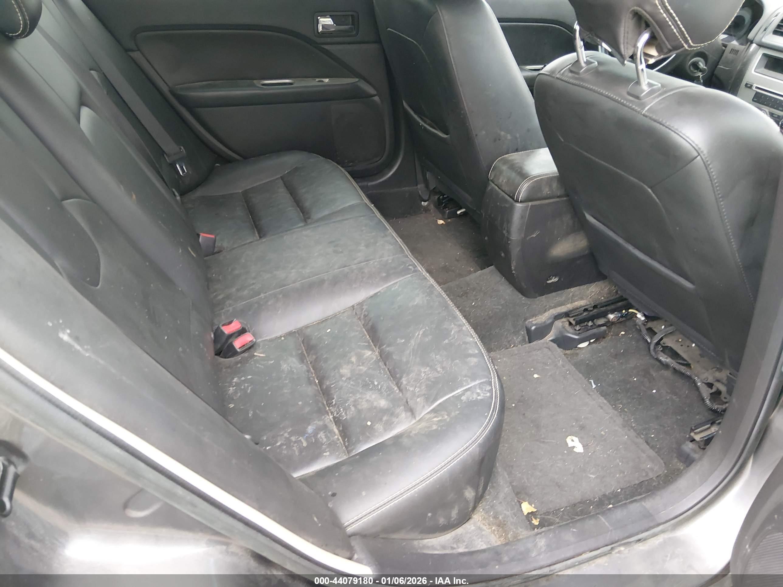 FORD FUSION image 8