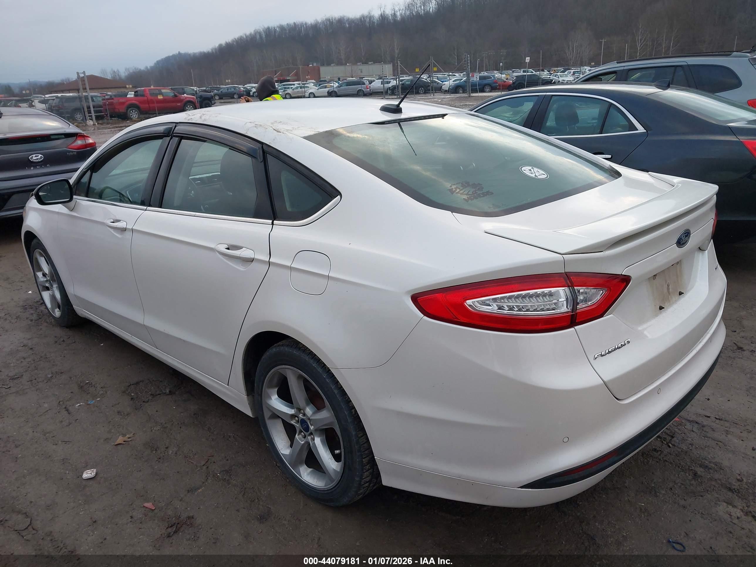 FORD FUSION image 3