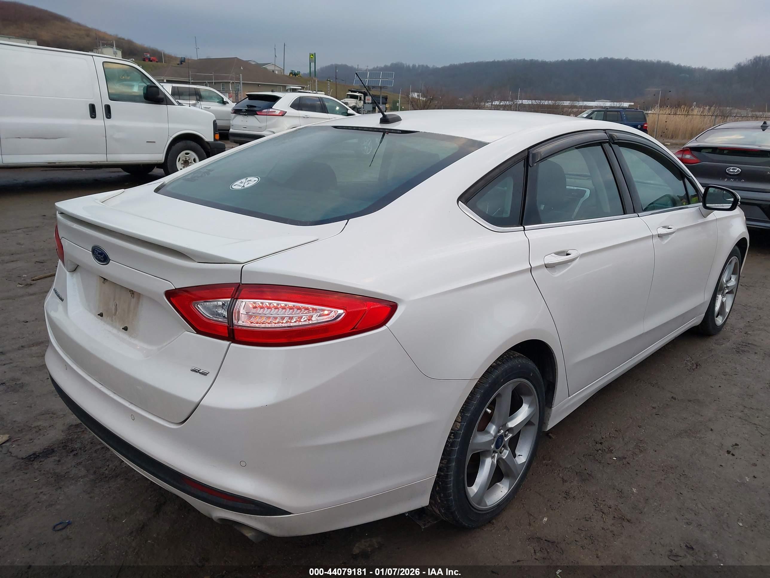 FORD FUSION image 4