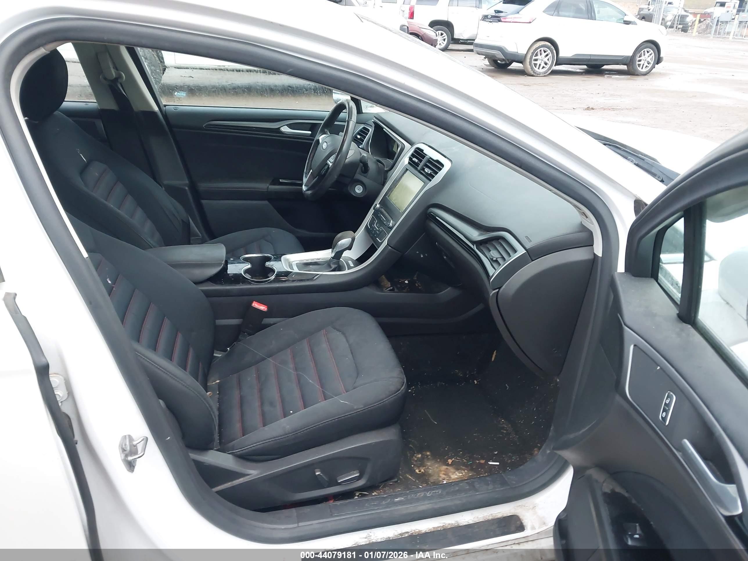 FORD FUSION image 5