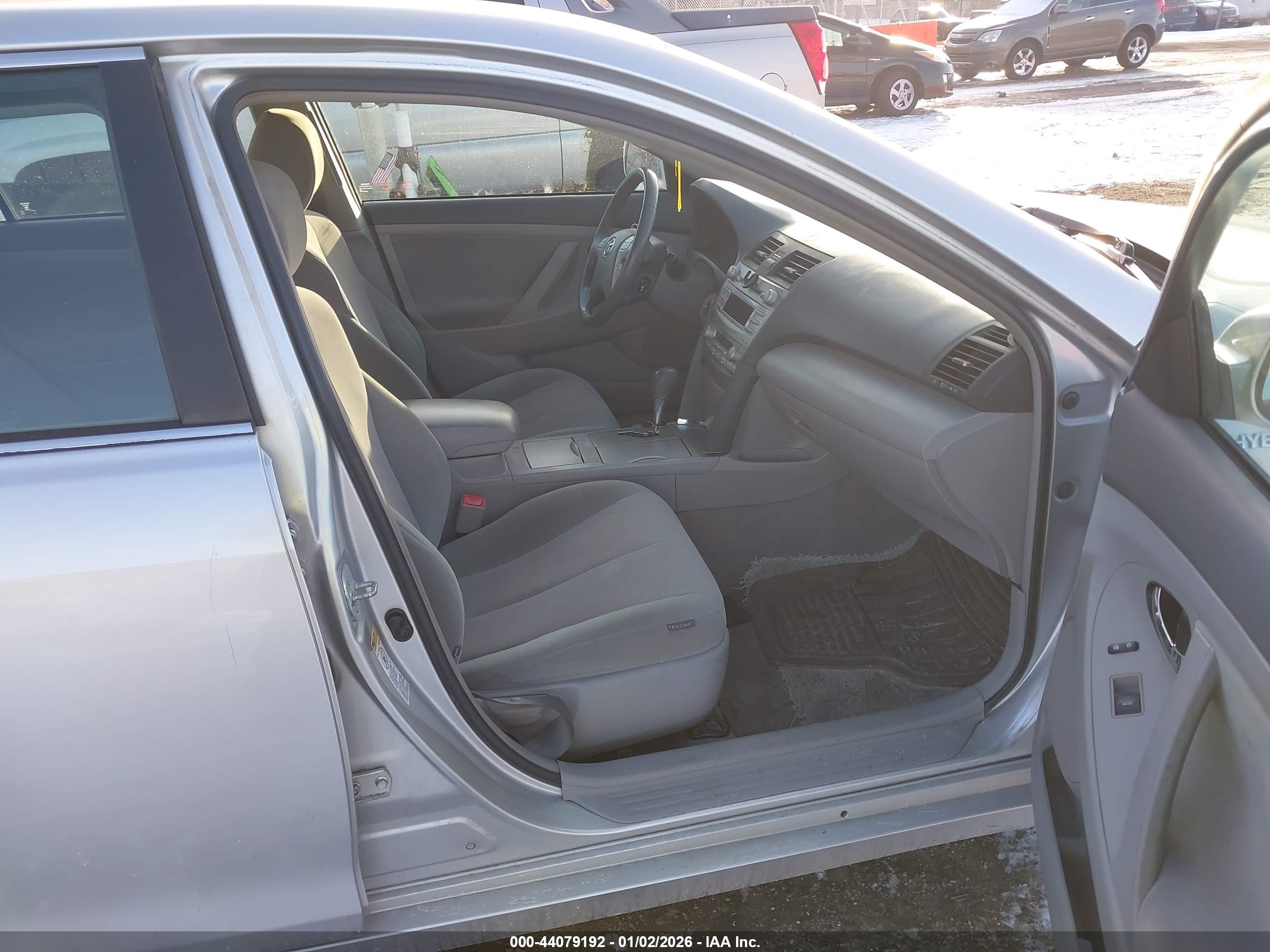 TOYOTA CAMRY image 5