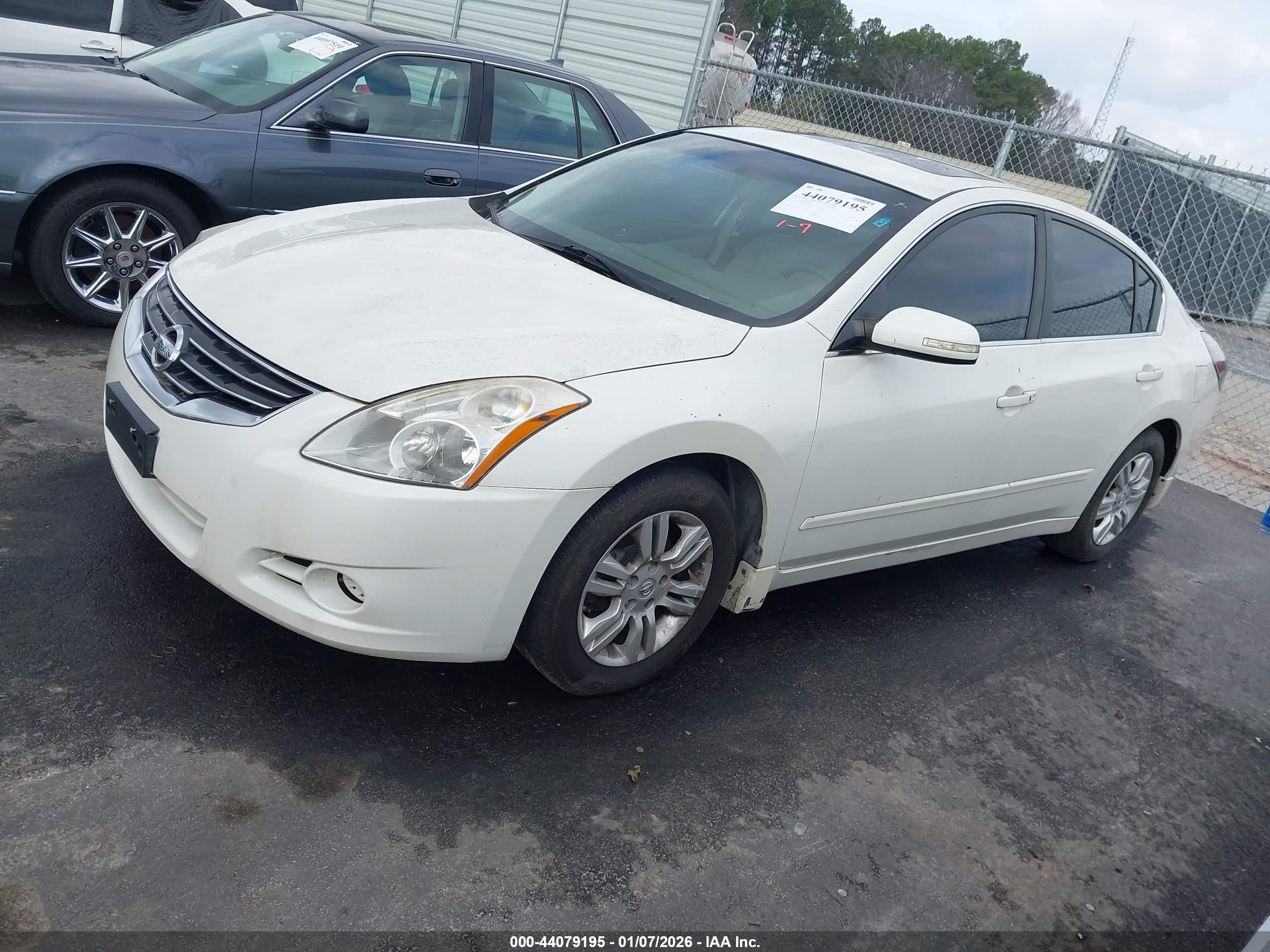 NISSAN ALTIMA image 2