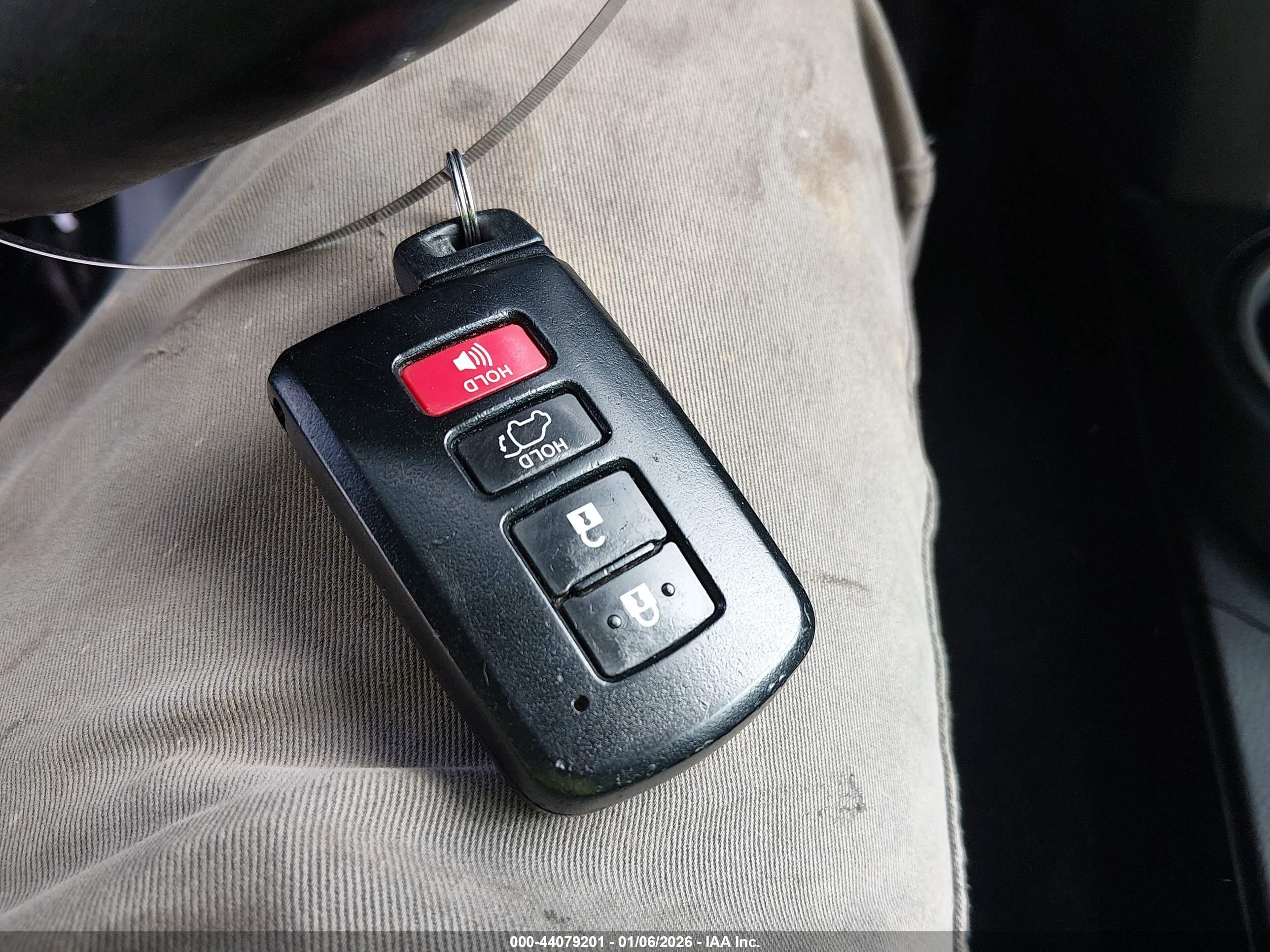 TOYOTA RAV4 image 11