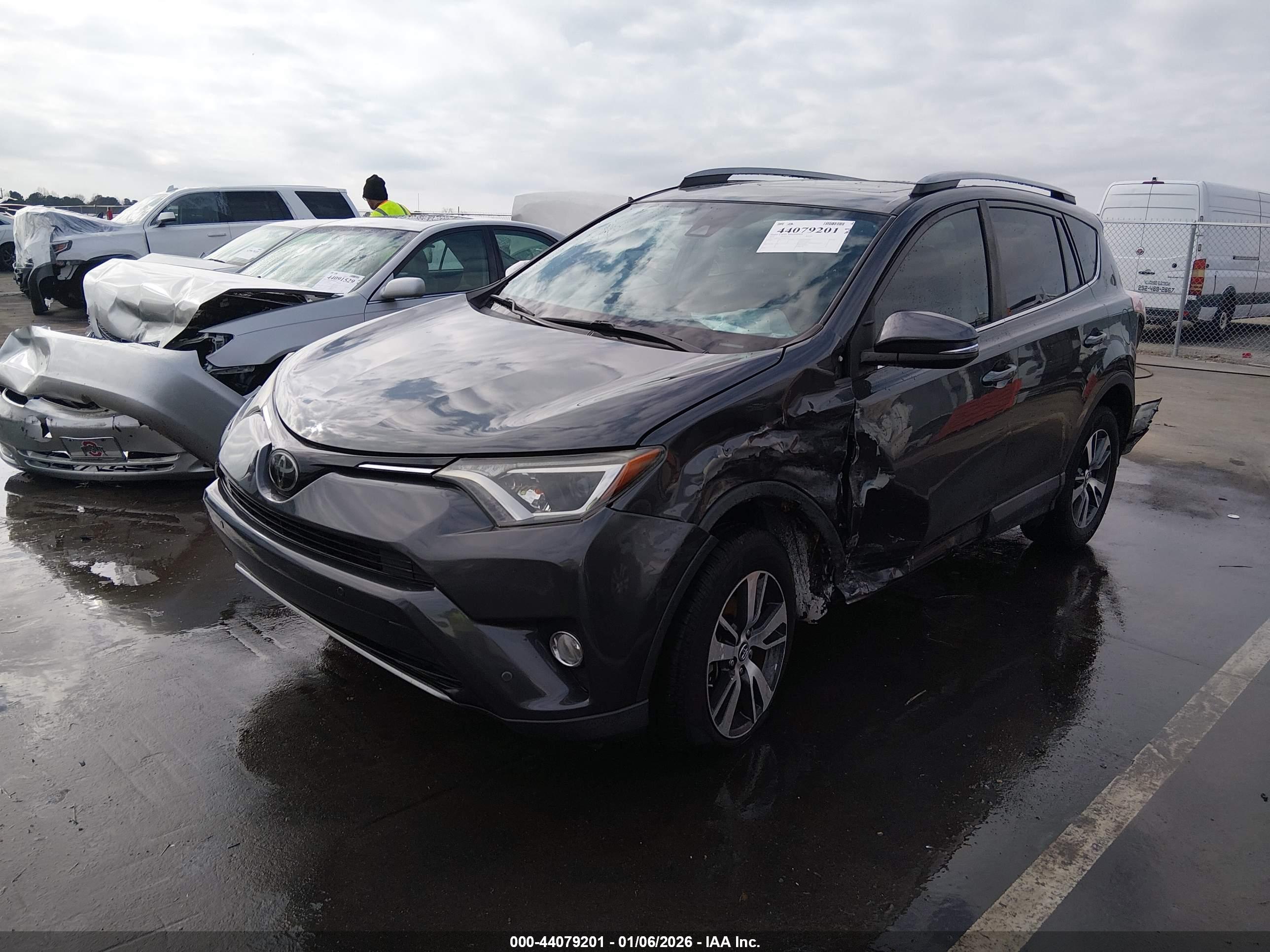 TOYOTA RAV4 image 2