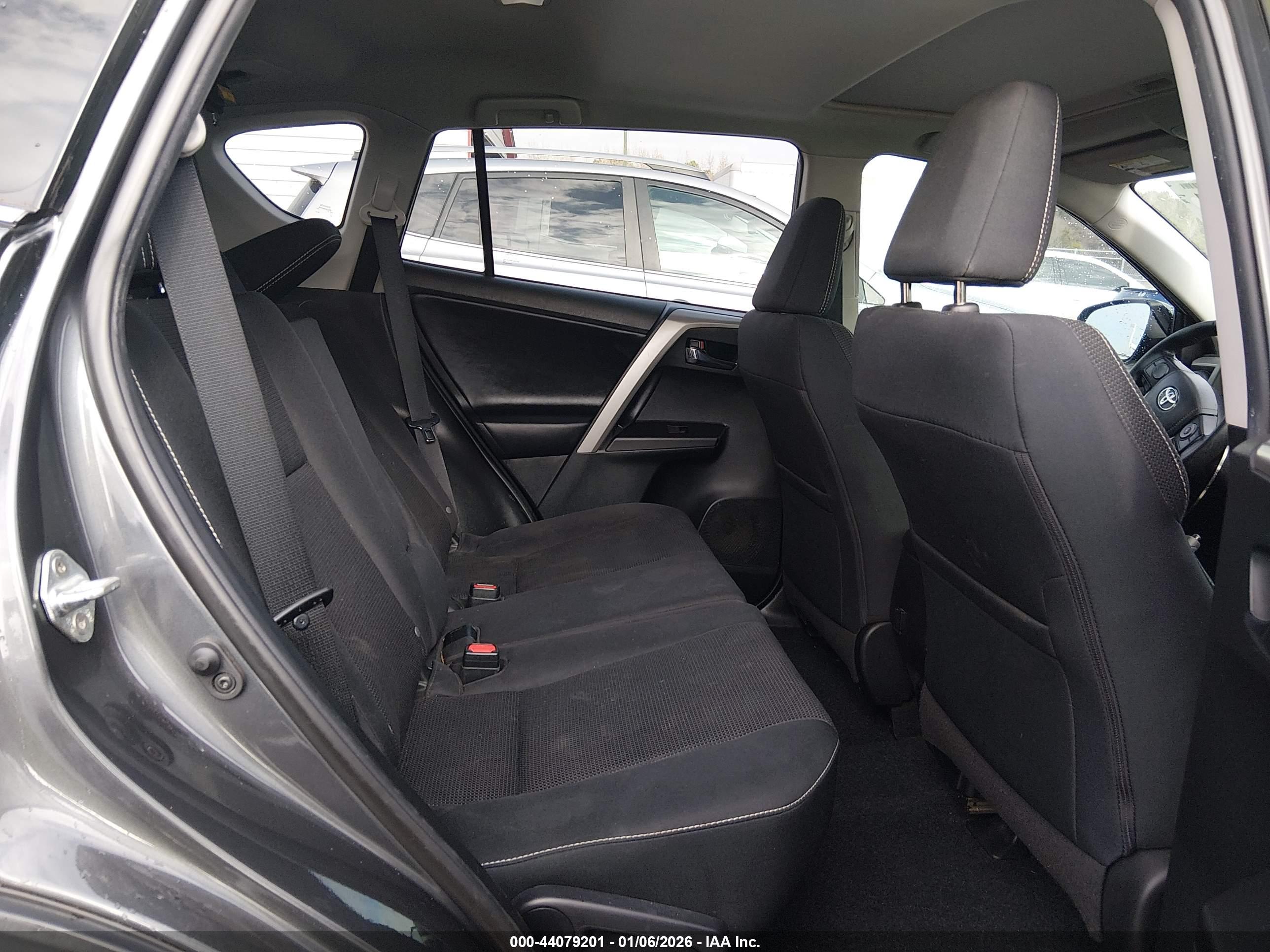TOYOTA RAV4 image 8