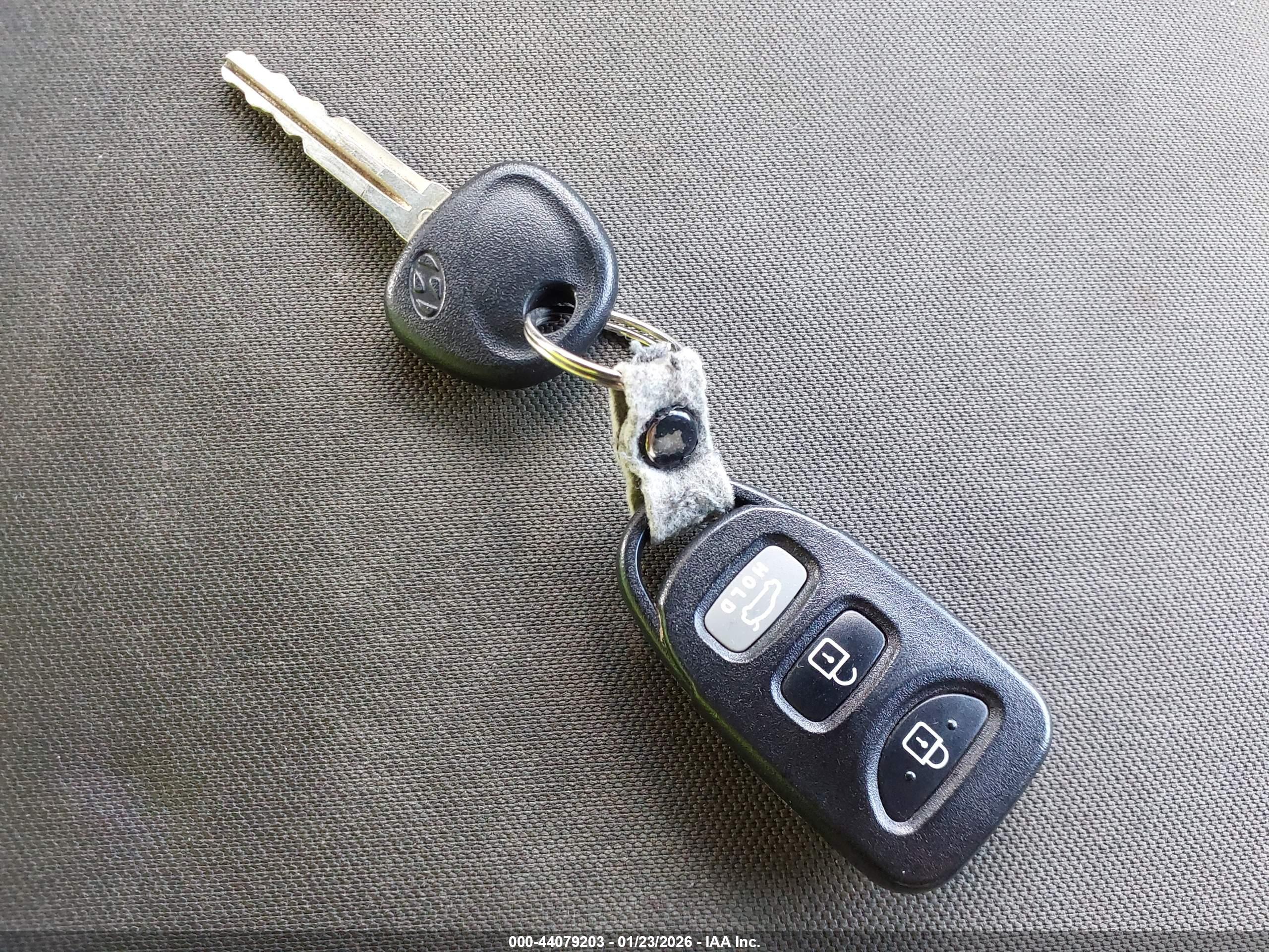 HYUNDAI ELANTRA image 11