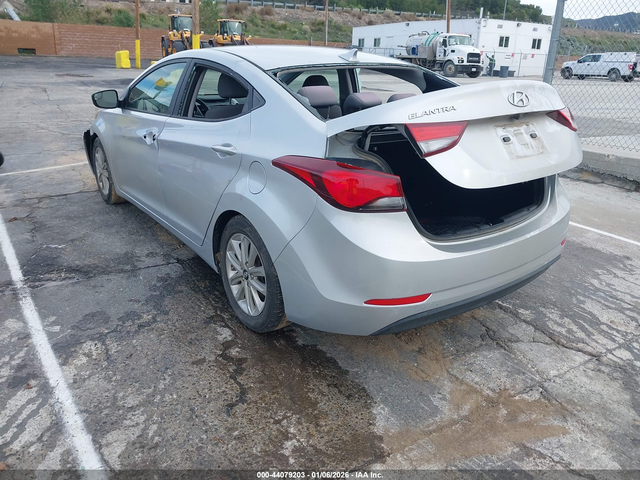 HYUNDAI ELANTRA image 3
