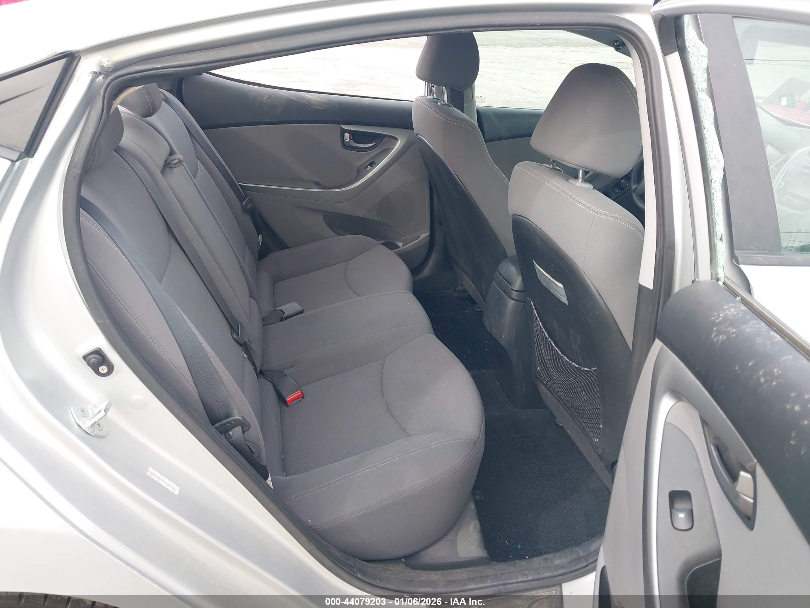 HYUNDAI ELANTRA image 8