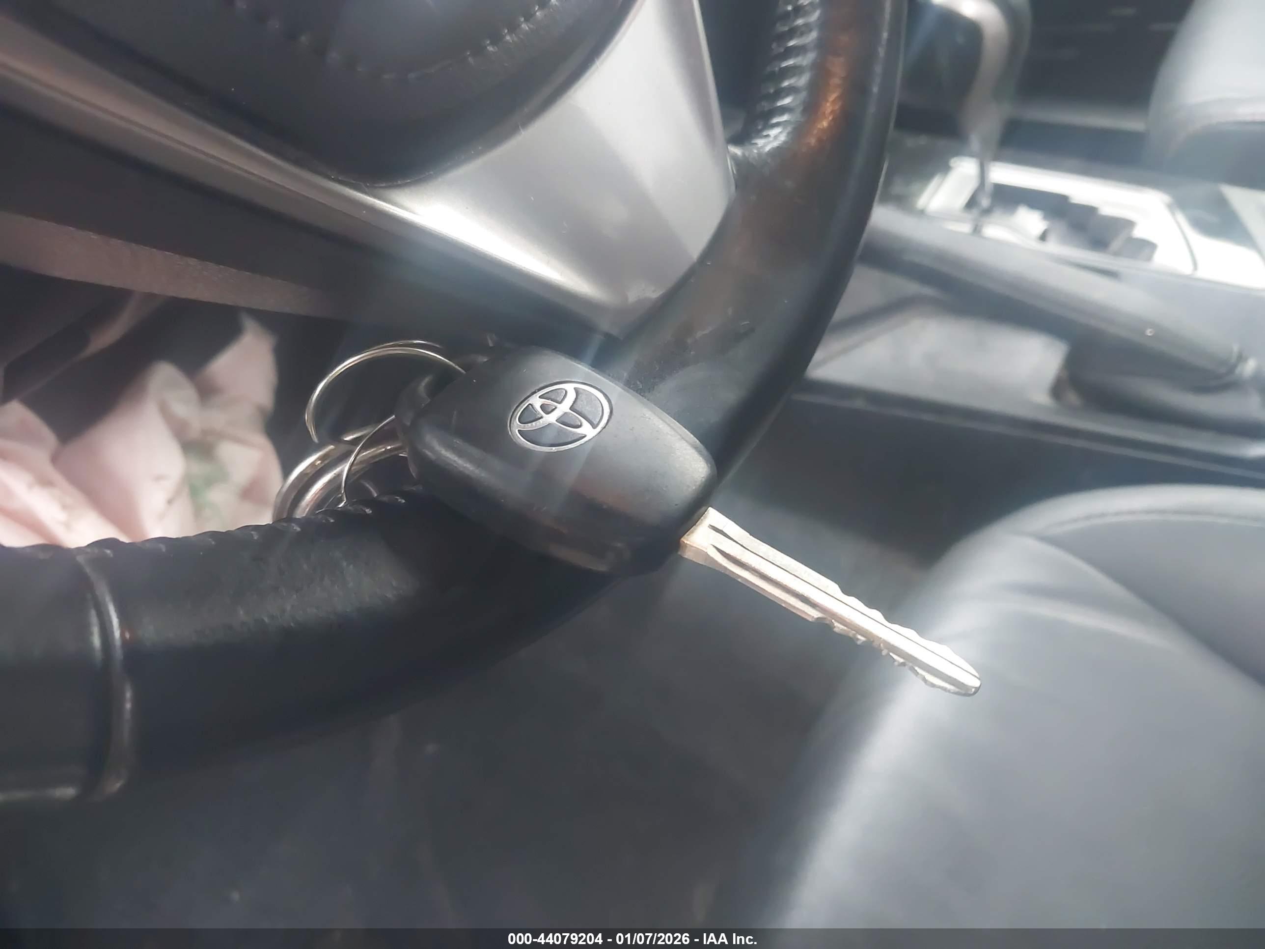 TOYOTA RAV4 image 11