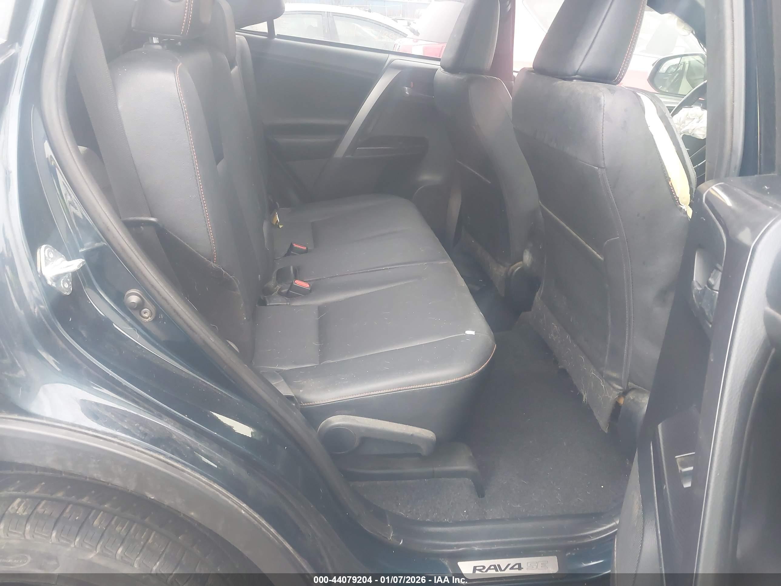TOYOTA RAV4 image 8