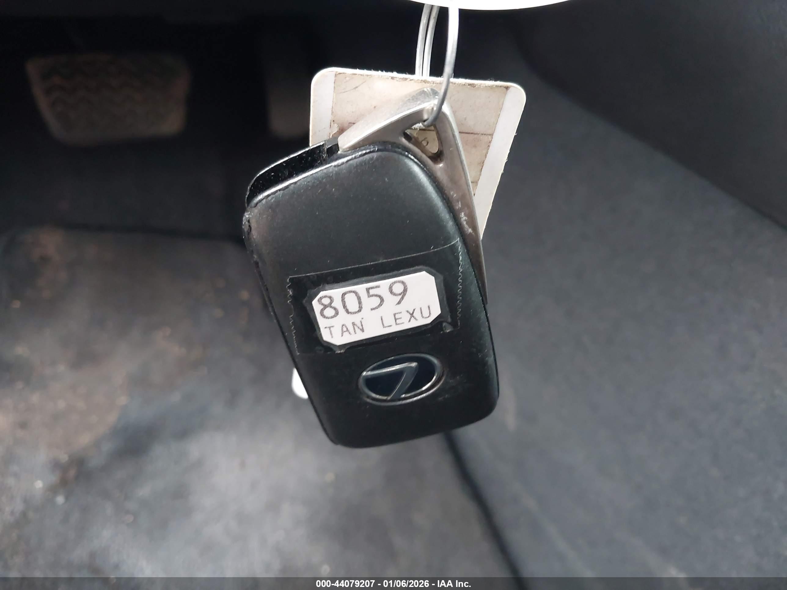 LEXUS ES image 11