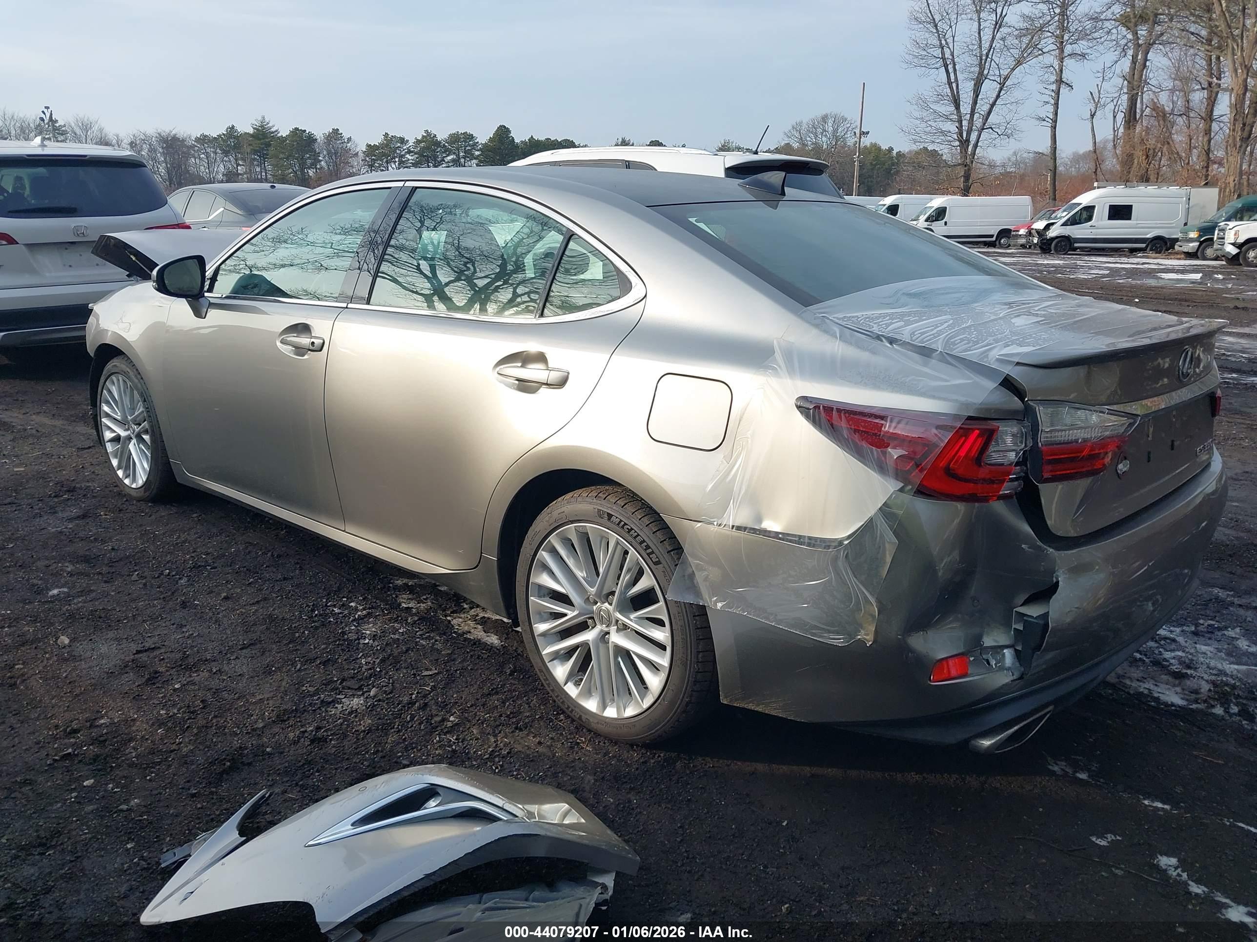 LEXUS ES image 3