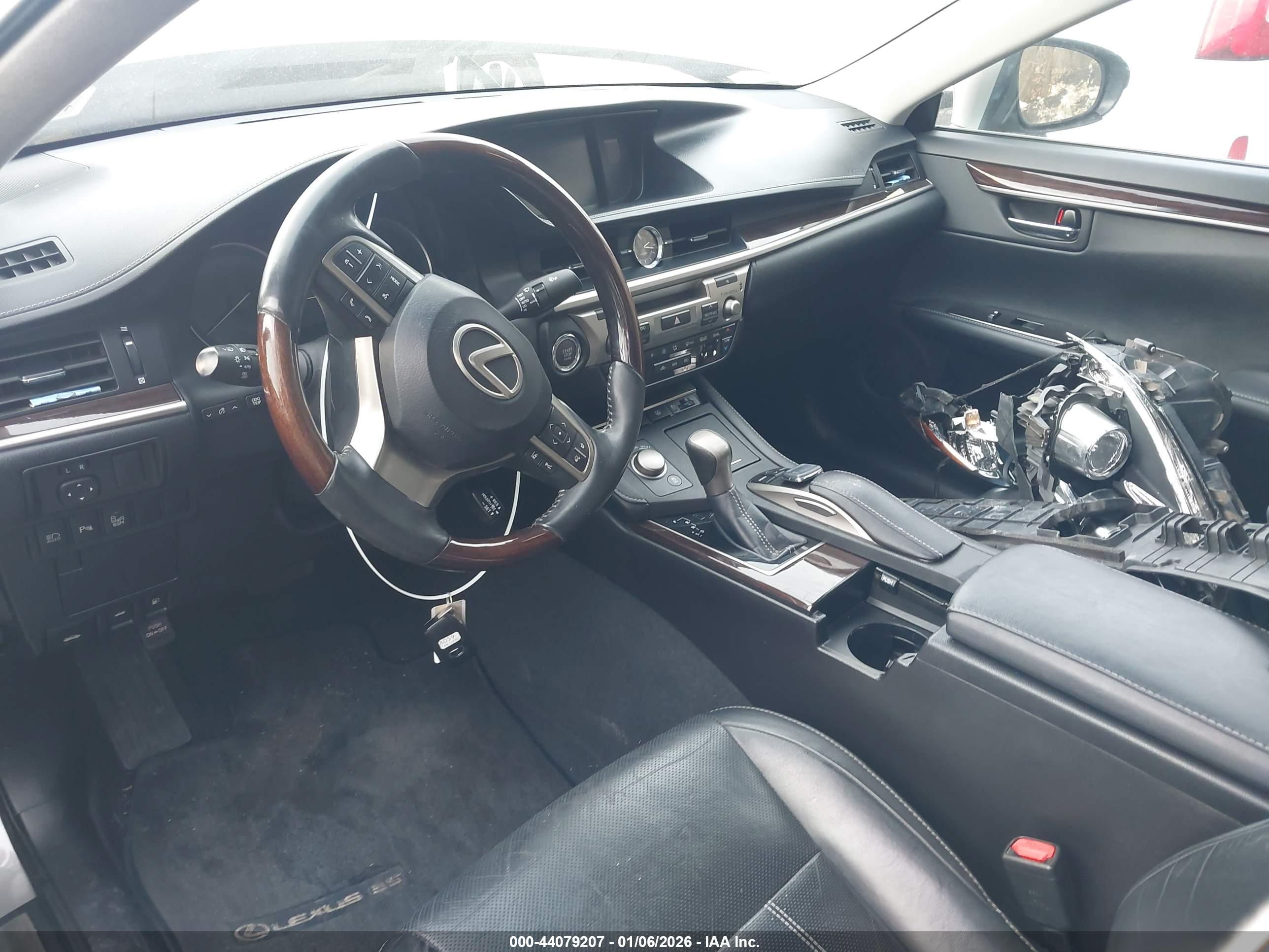 LEXUS ES image 5