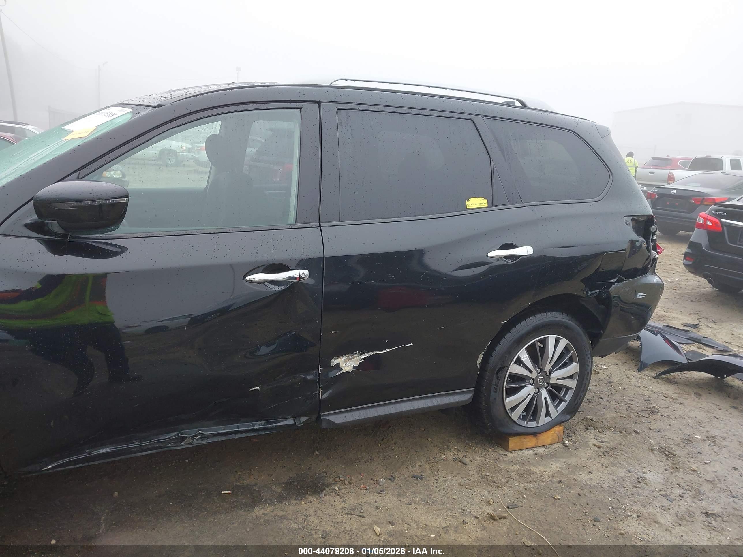 NISSAN PATHFINDER image 6