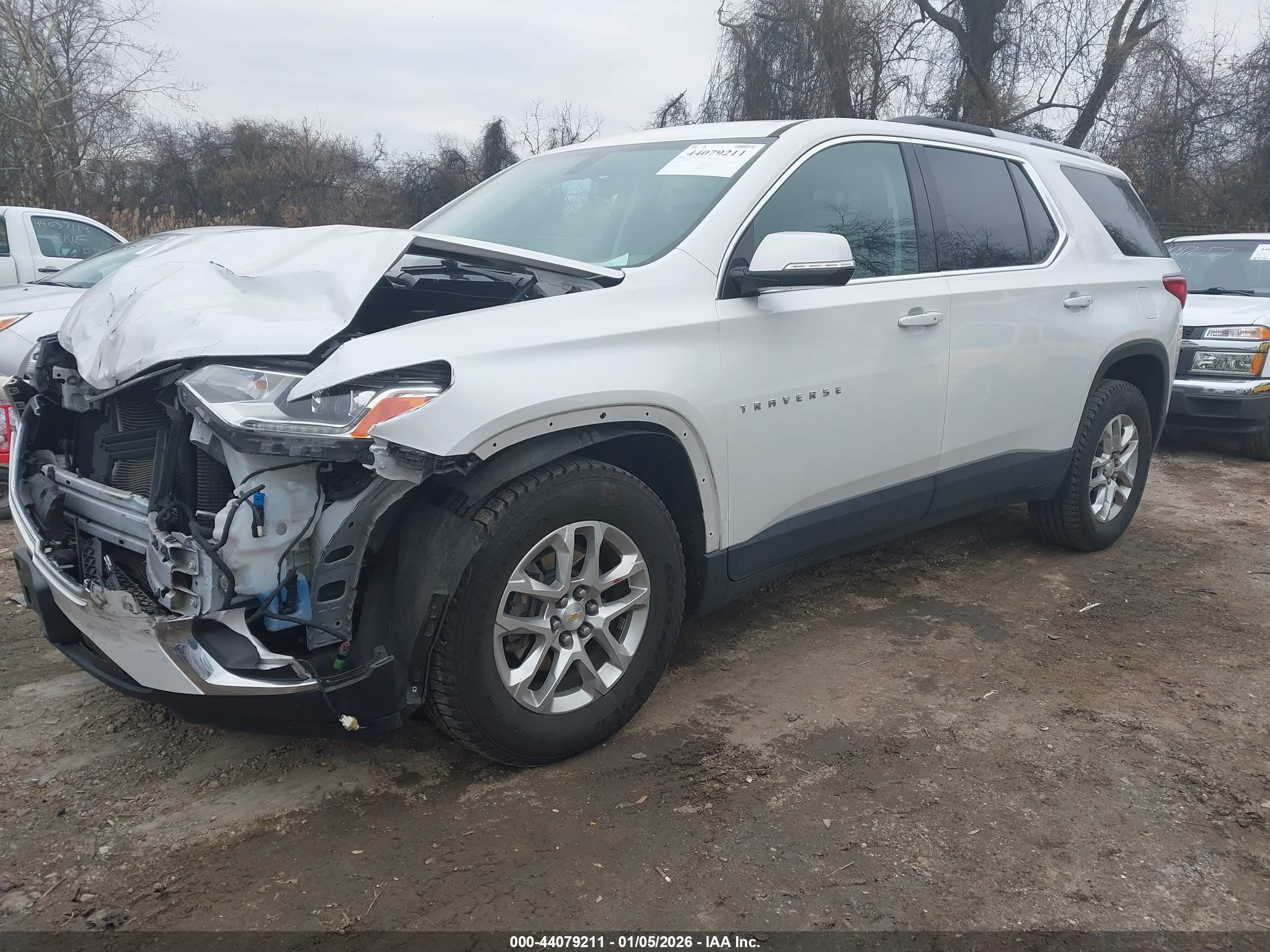 CHEVROLET TRAVERSE image 2