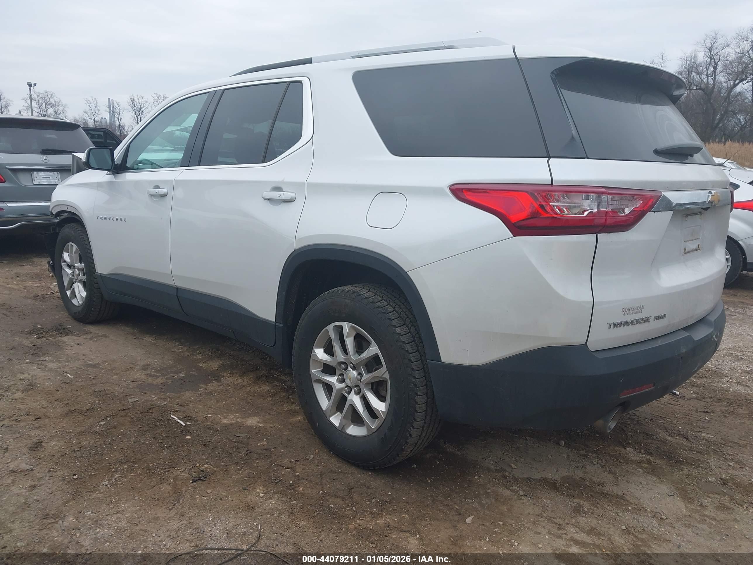 CHEVROLET TRAVERSE image 3