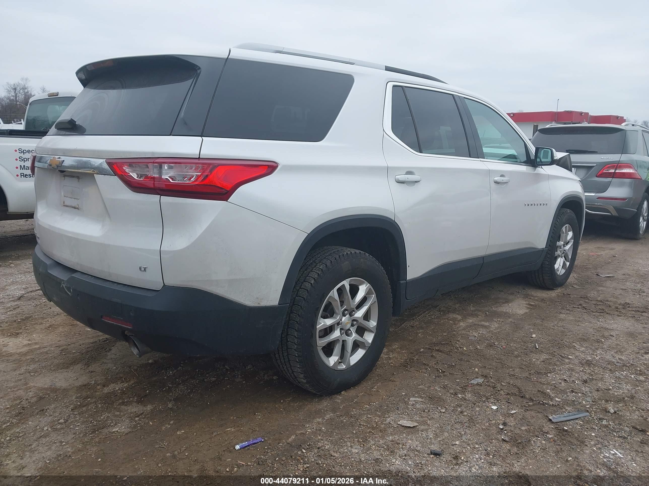 CHEVROLET TRAVERSE image 4