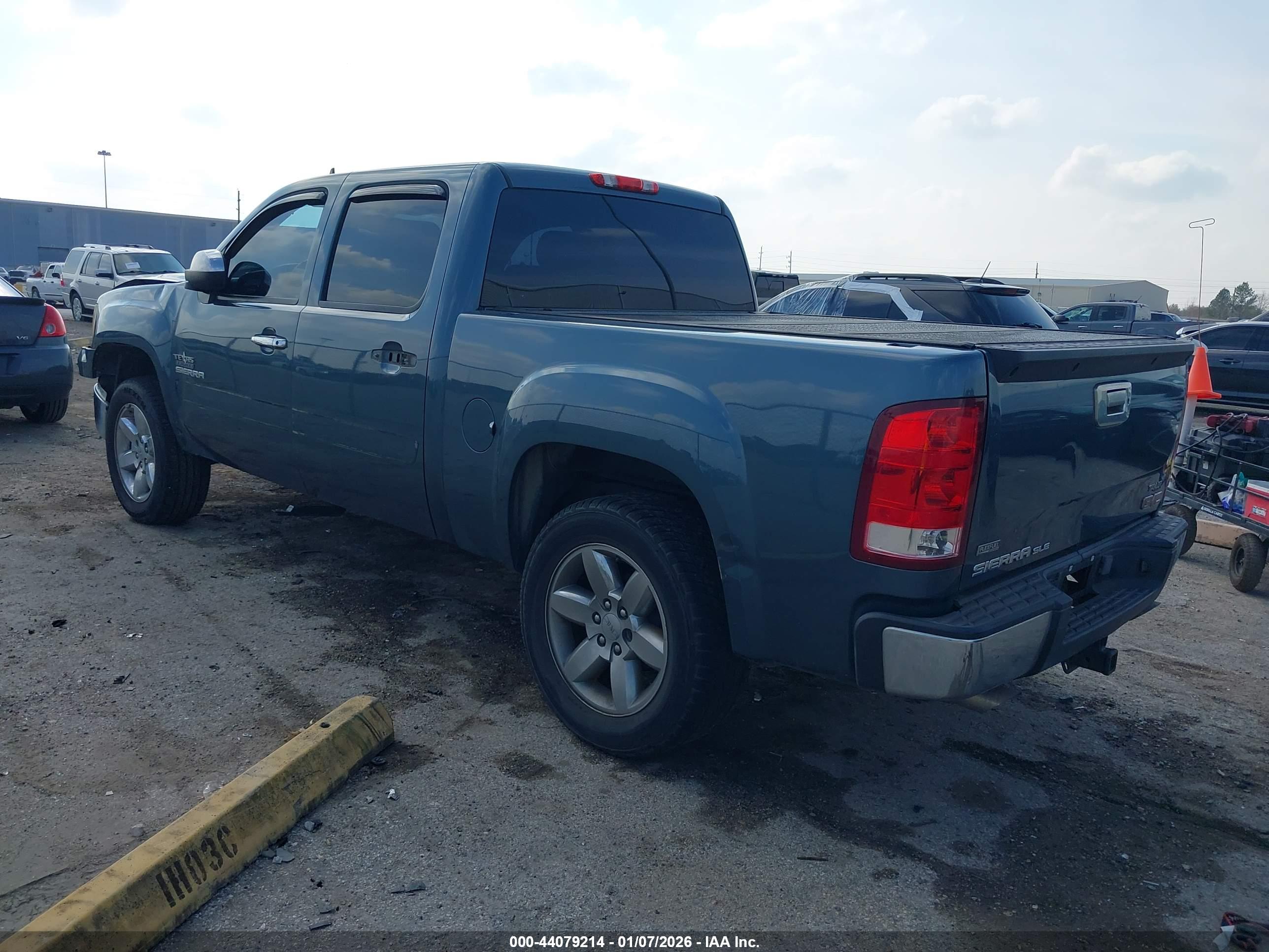 GMC SIERRA image 3